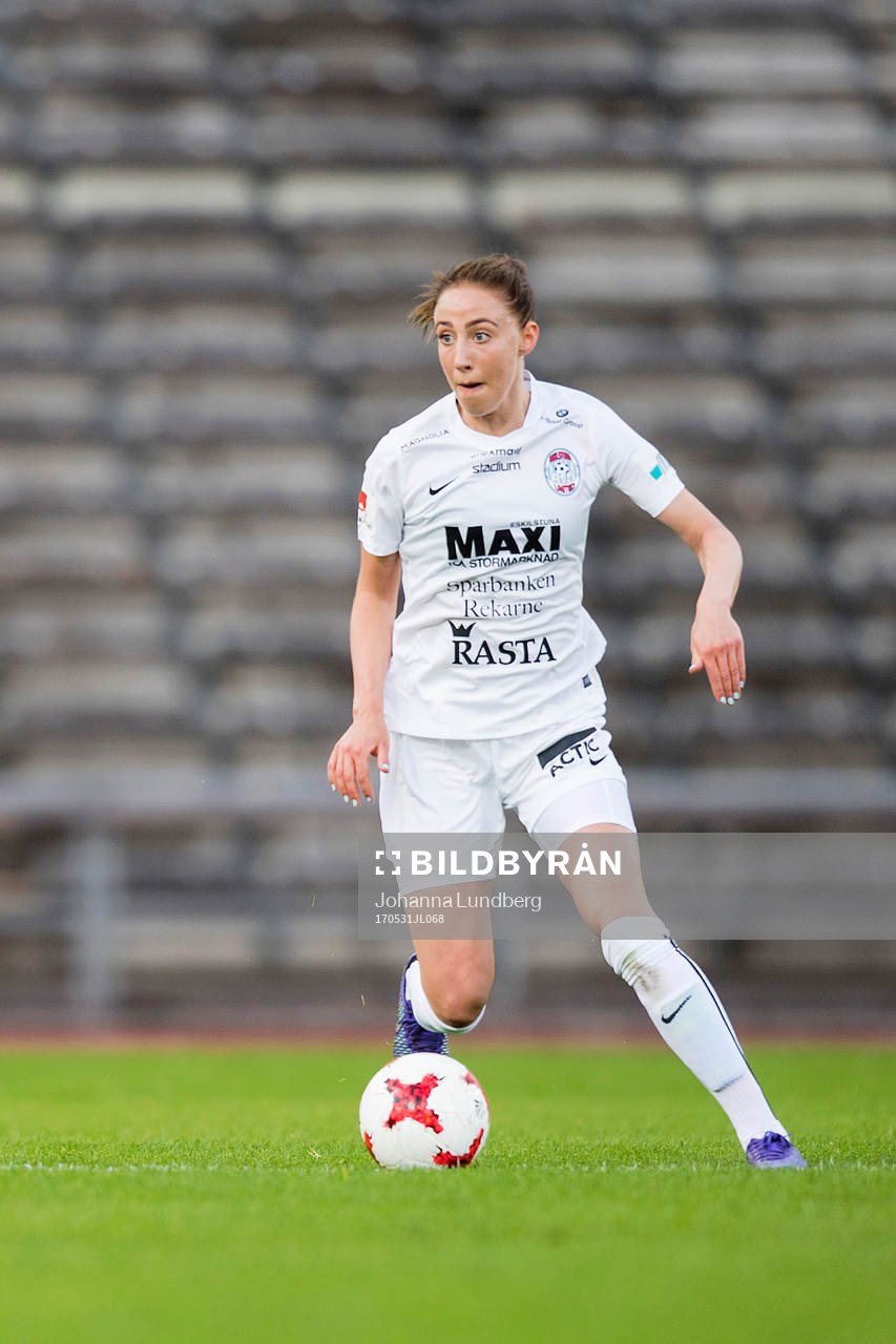 Eskilstunas Petra Andersson under fotbollsmatchen i Damallsvenskan mellan Djurgården och Eskilstuna den 31 maj 2017 i Stockholm.