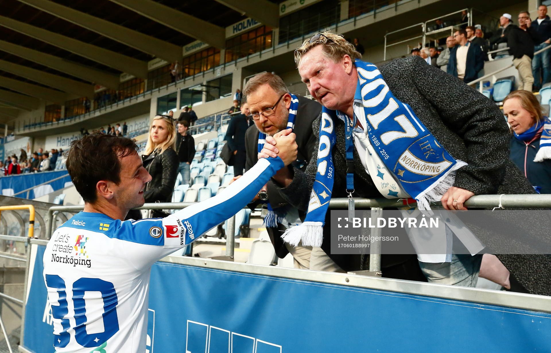 Norrköpings Nikola Tkalcic och supporters