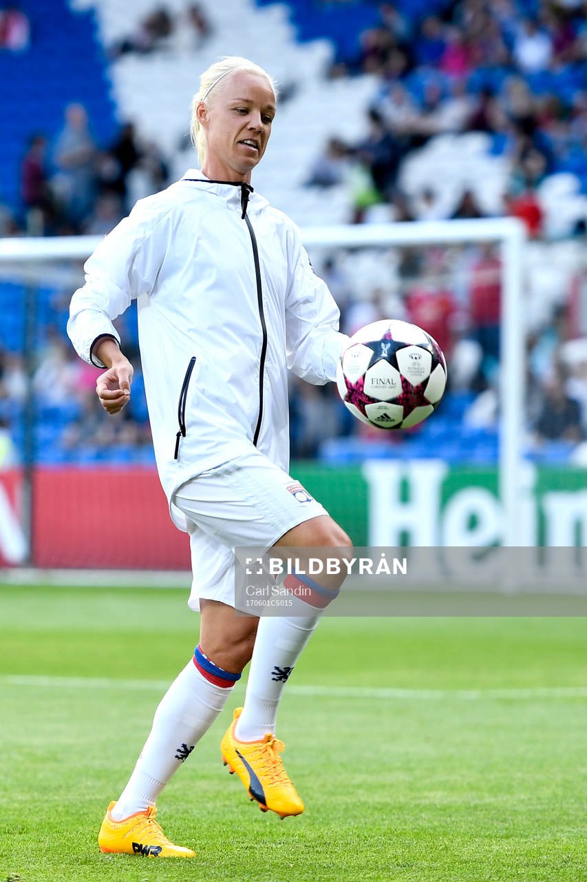 Lyons Caroline Seger värmer upp