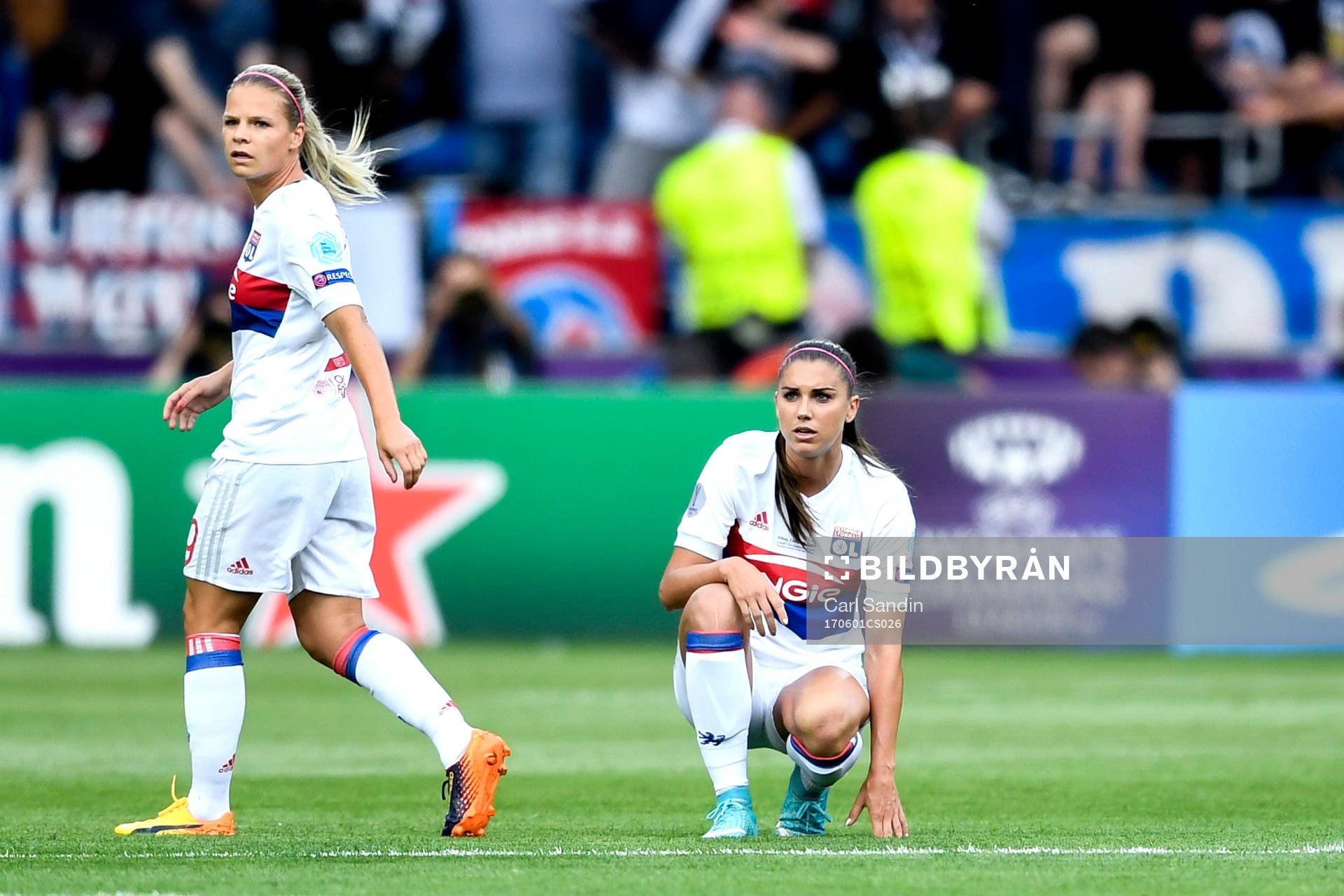 Lyons Alex Morgan grinar illa och byts ut