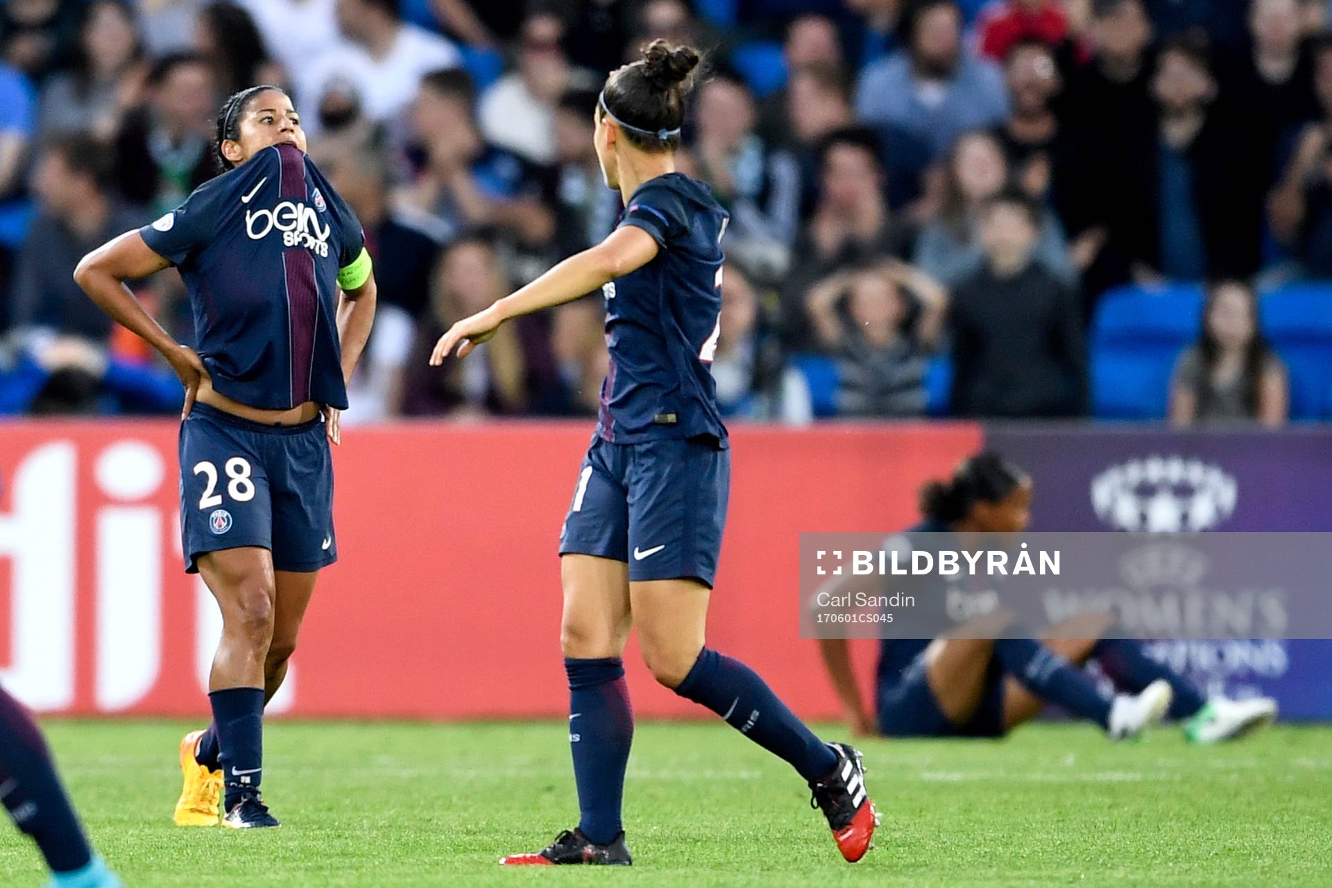 Paris Shirley Cruz Trana deppar