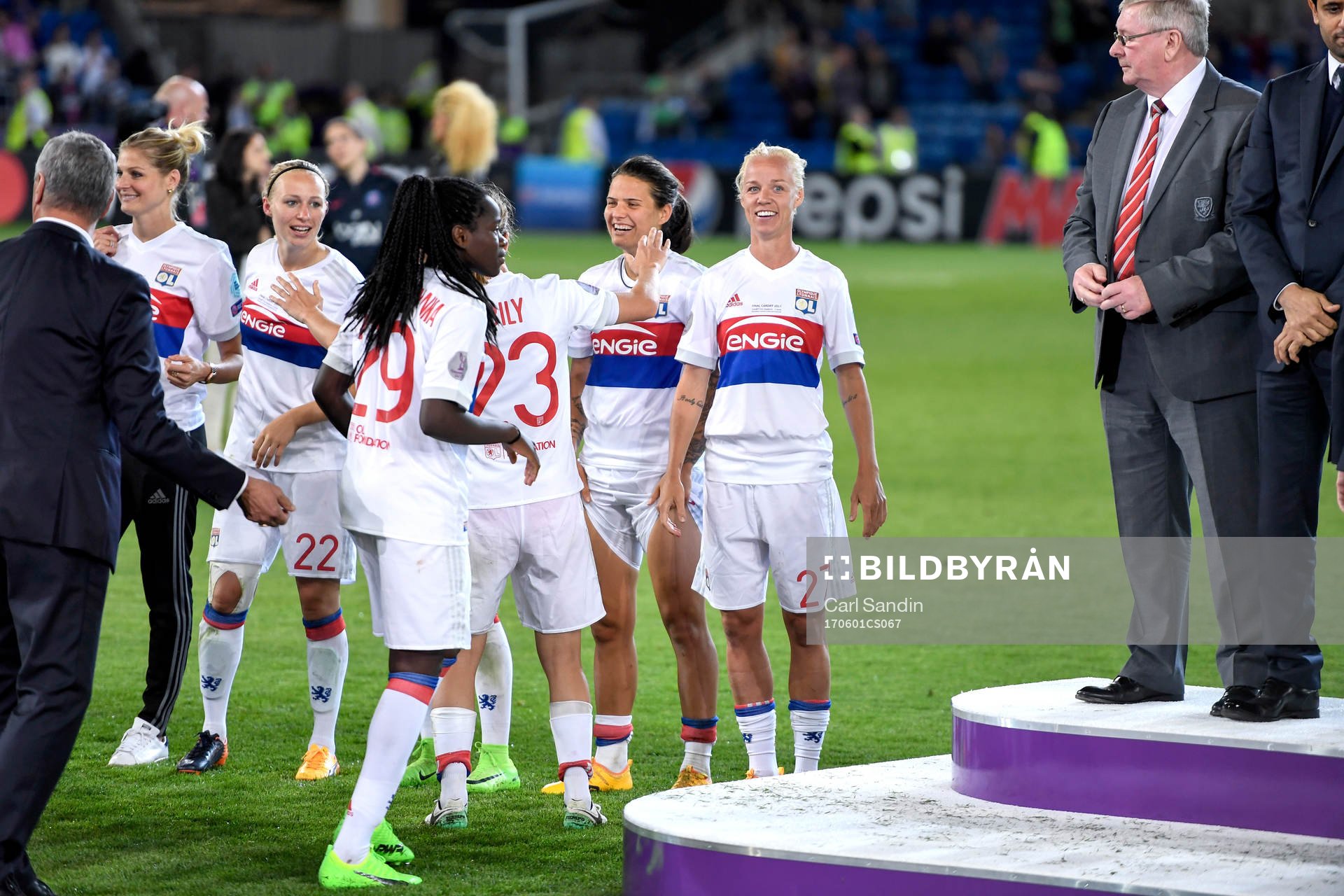 Lyons Caroline Seger jublar