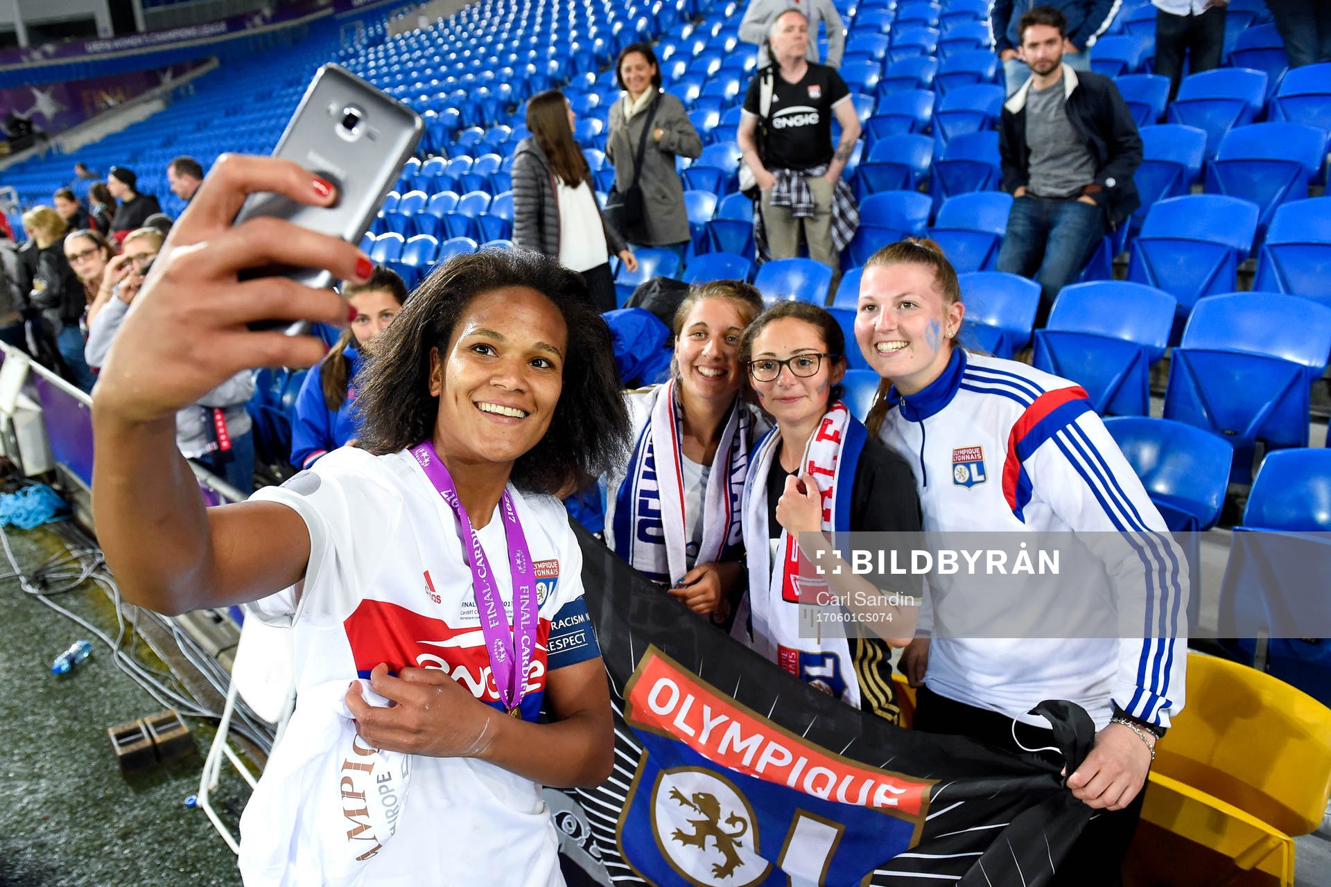 Lyons Wendie Renard jublar och tar en selfie