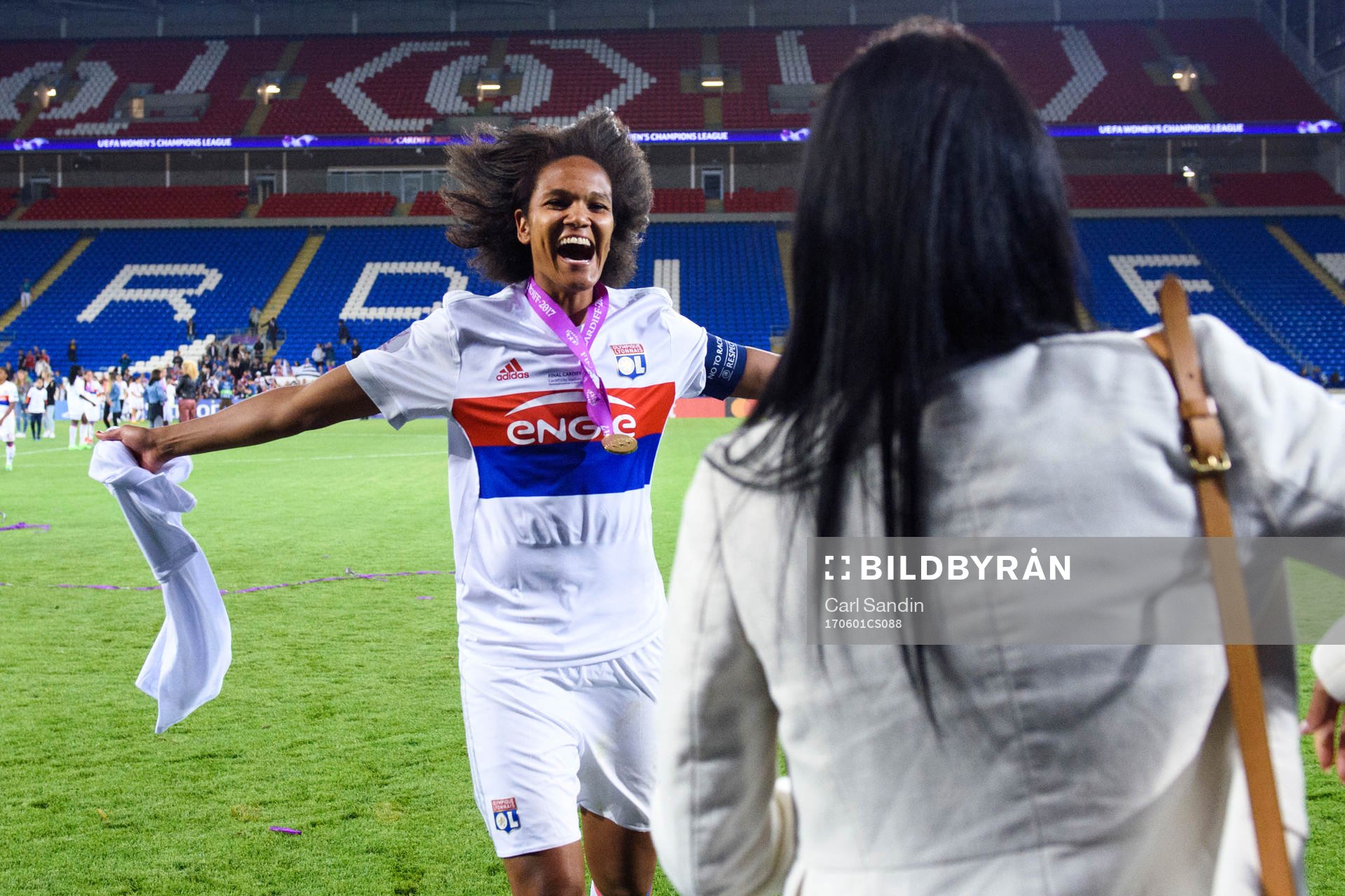 Lyons Wendie Renard jublar