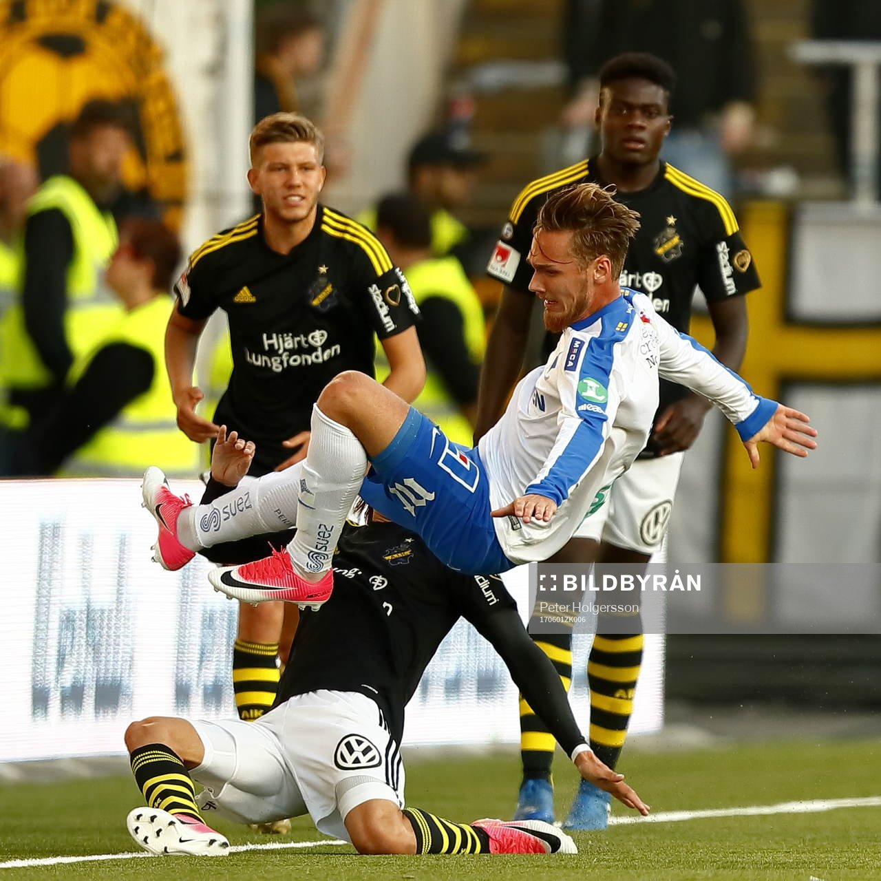s Kristoffer Olsson  fäller Norrköpings Linus Wahlqvist