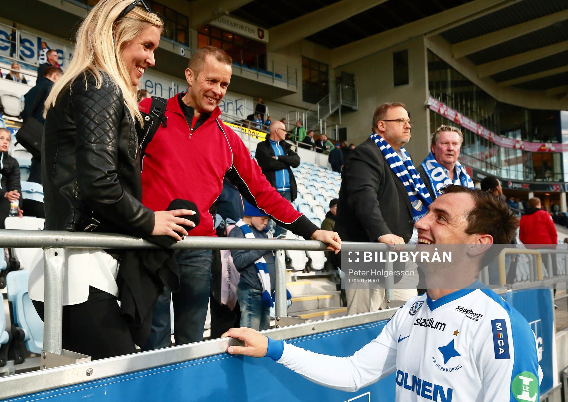 Norrköpings Nikola Tkalcic och supporters