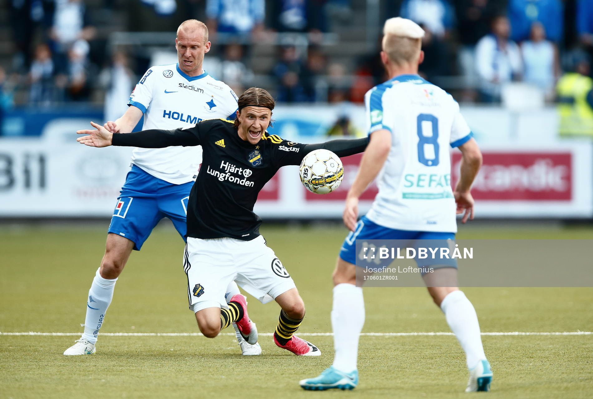 s Kristoffer Olsson reagerar