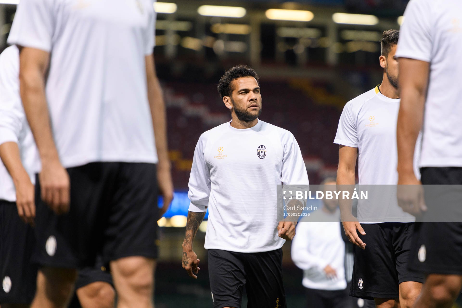 Dani Alves under en träning med Juventus inför finalen i Champions League den 2 juni 2017 i Cardiff.