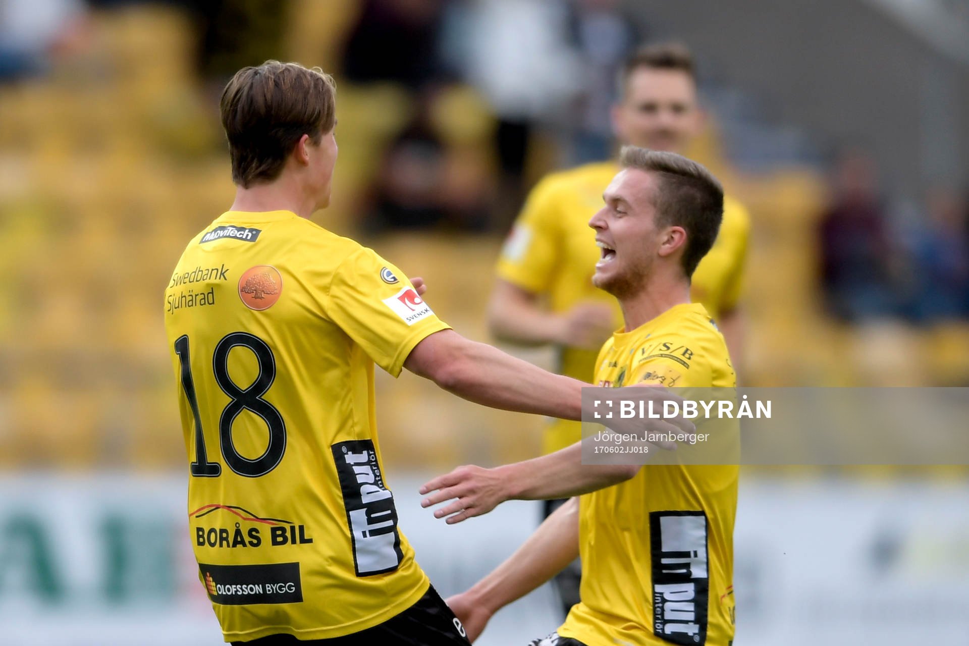 Elfsborgs Simon Olsson och Adam Lundqvist jublar efter 1-0 av Olsson under fotbollsmatchen i Allsvenskan mellan Elfsborg och Häcken den 2 juni 2017 i Borås.