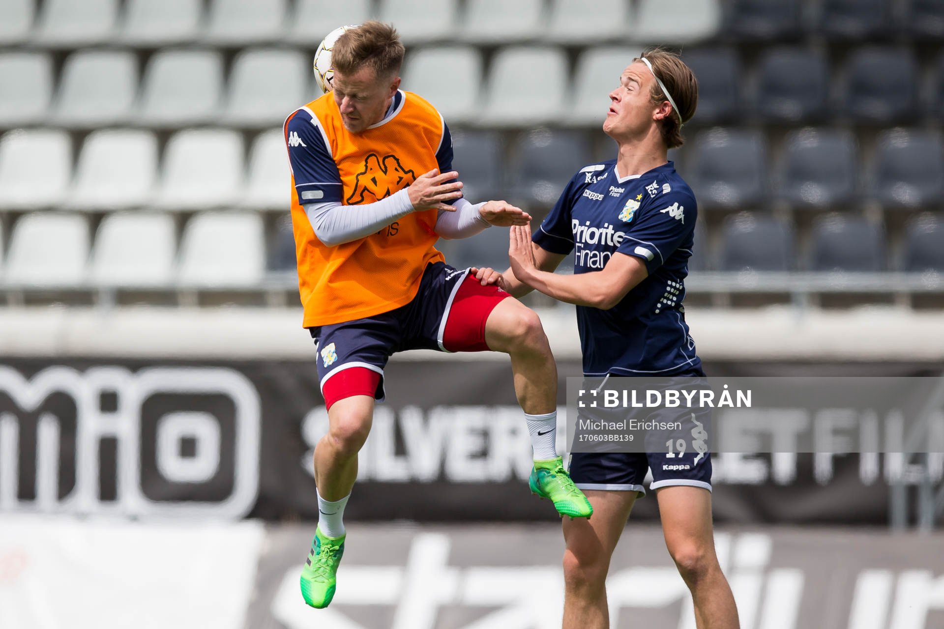 IFK Göteborgs Scott Jamieson och August Erlingmark i kamp