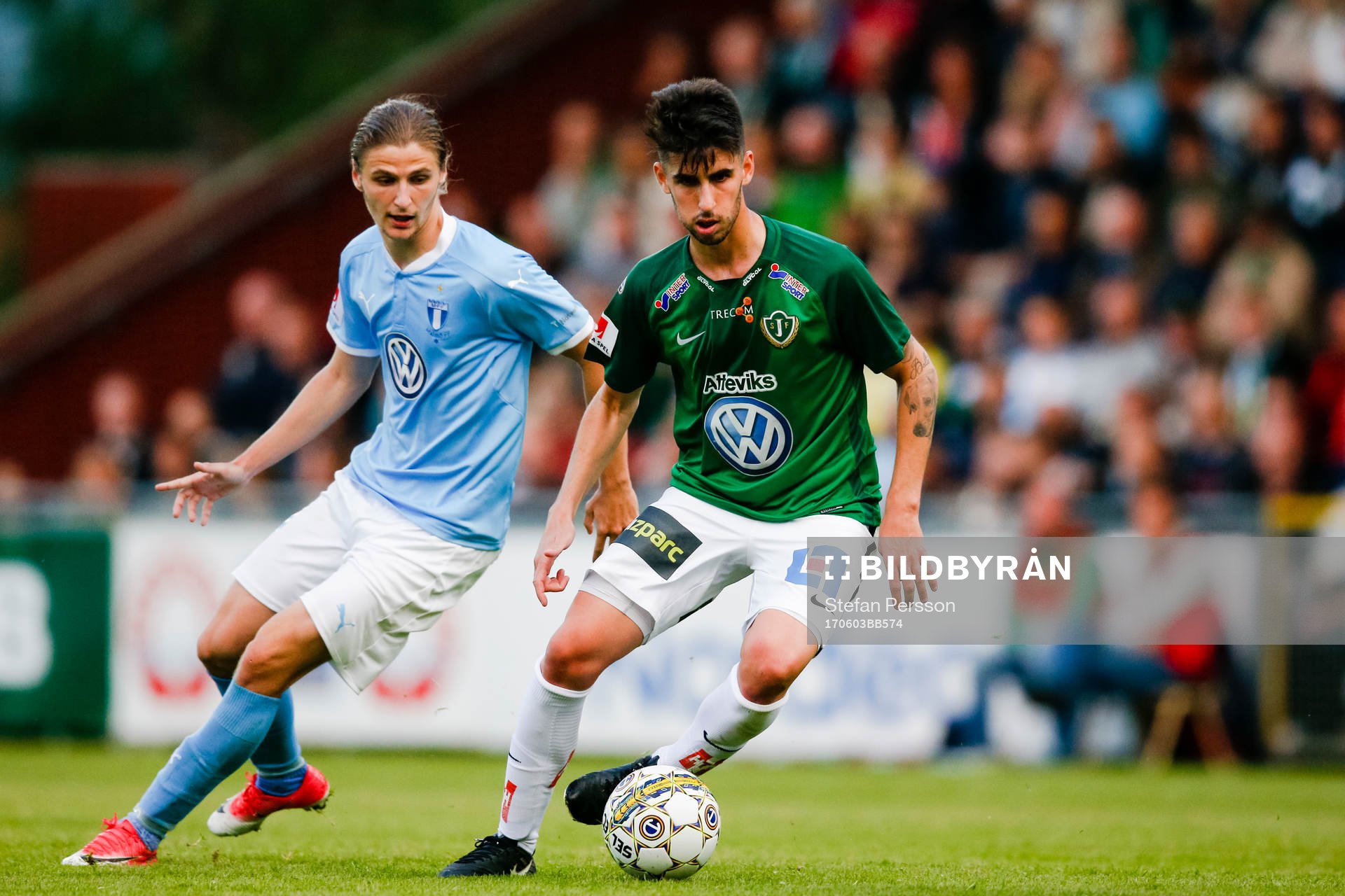 Malmö FFs Pawel Cibicki  och Jönköpings Erik Andersson