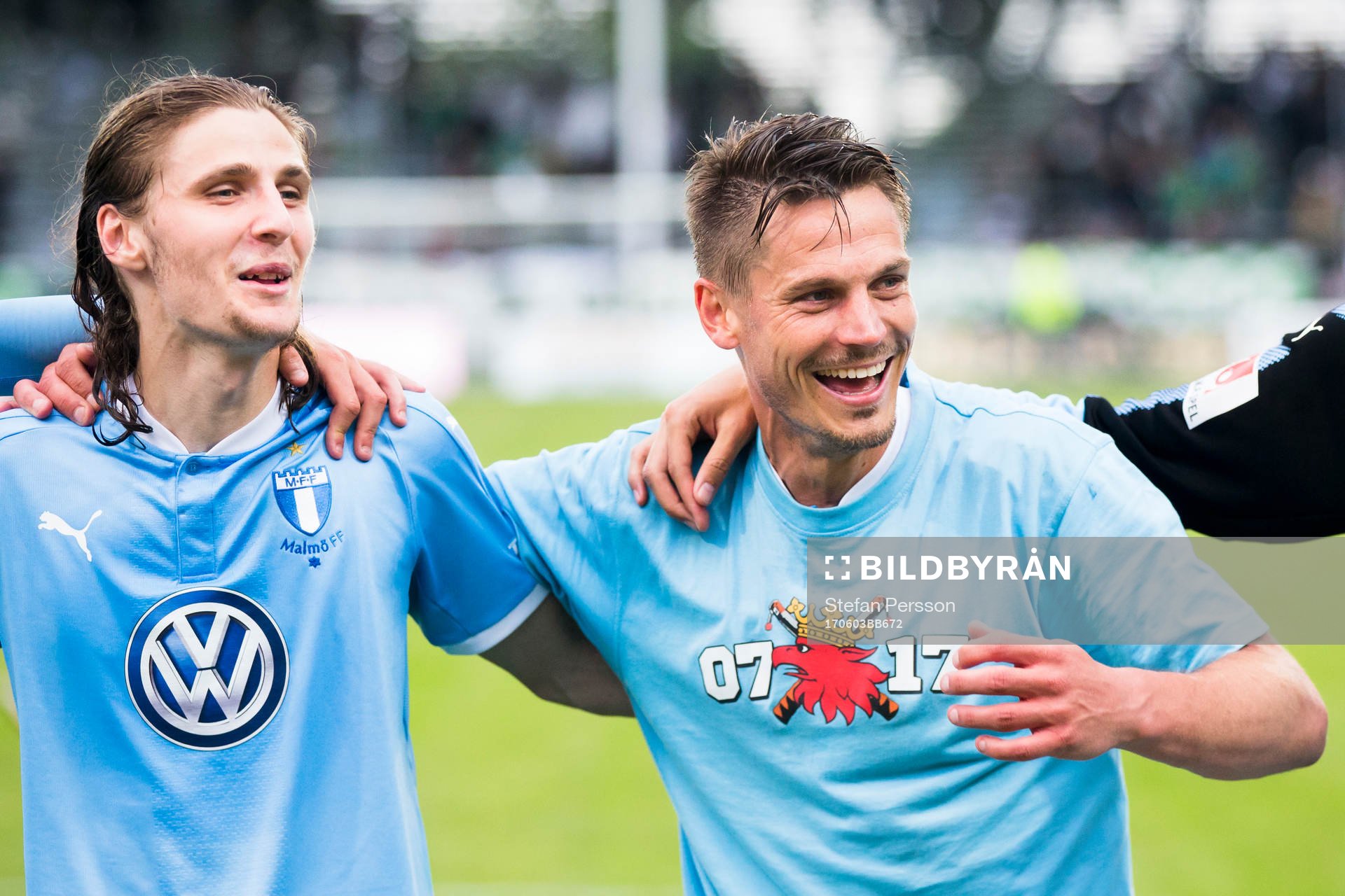 Malmö FFs Pawel Cibicki och Markus Rosenberg jublar efter fotbollsmatchen i Allsvenskan mellan Jönköping och Malmö FF den 3 juni 2017 i Jönköping.