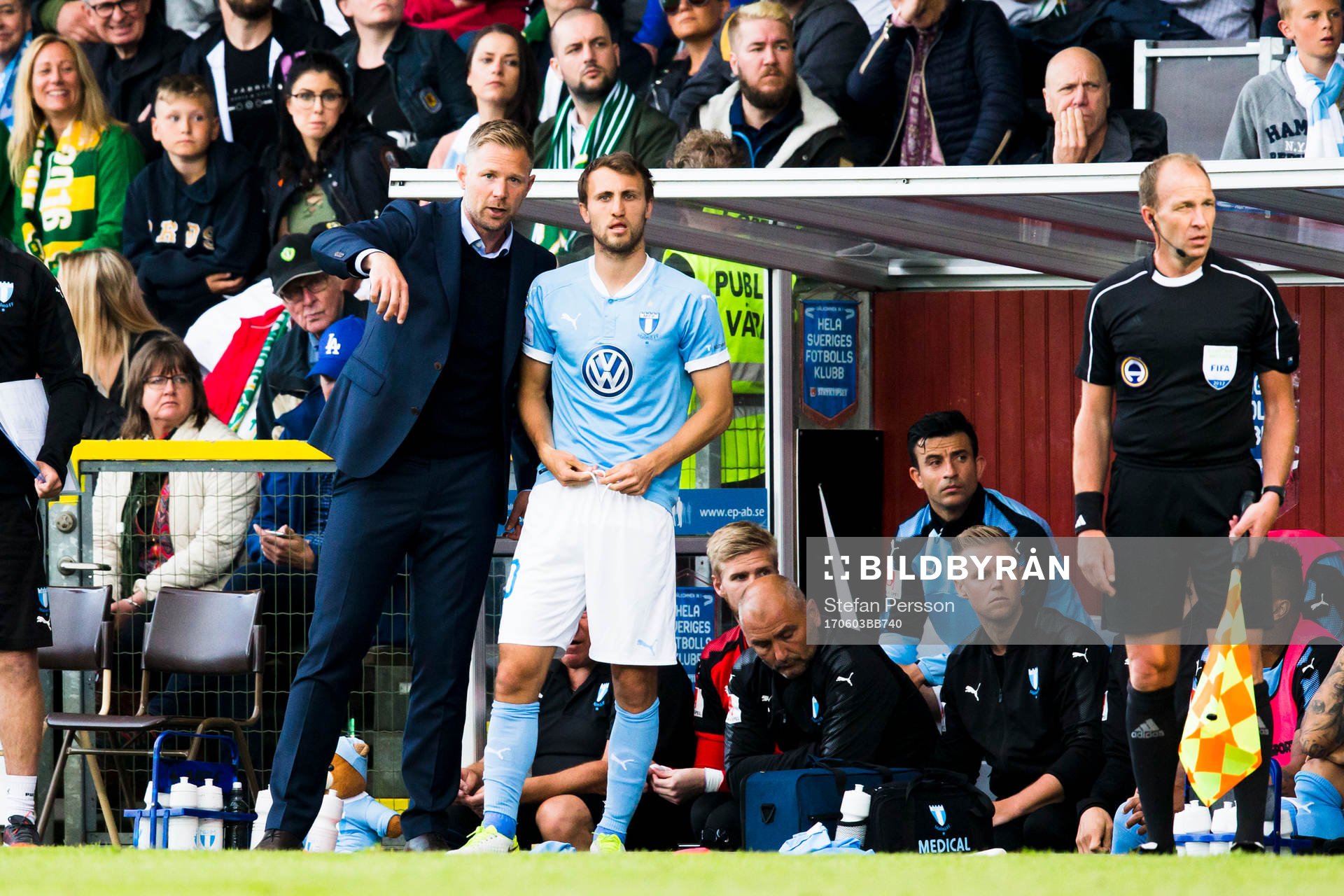 Malmö FFs tränare Magnus Pehrsson byter in Magnus Wolff