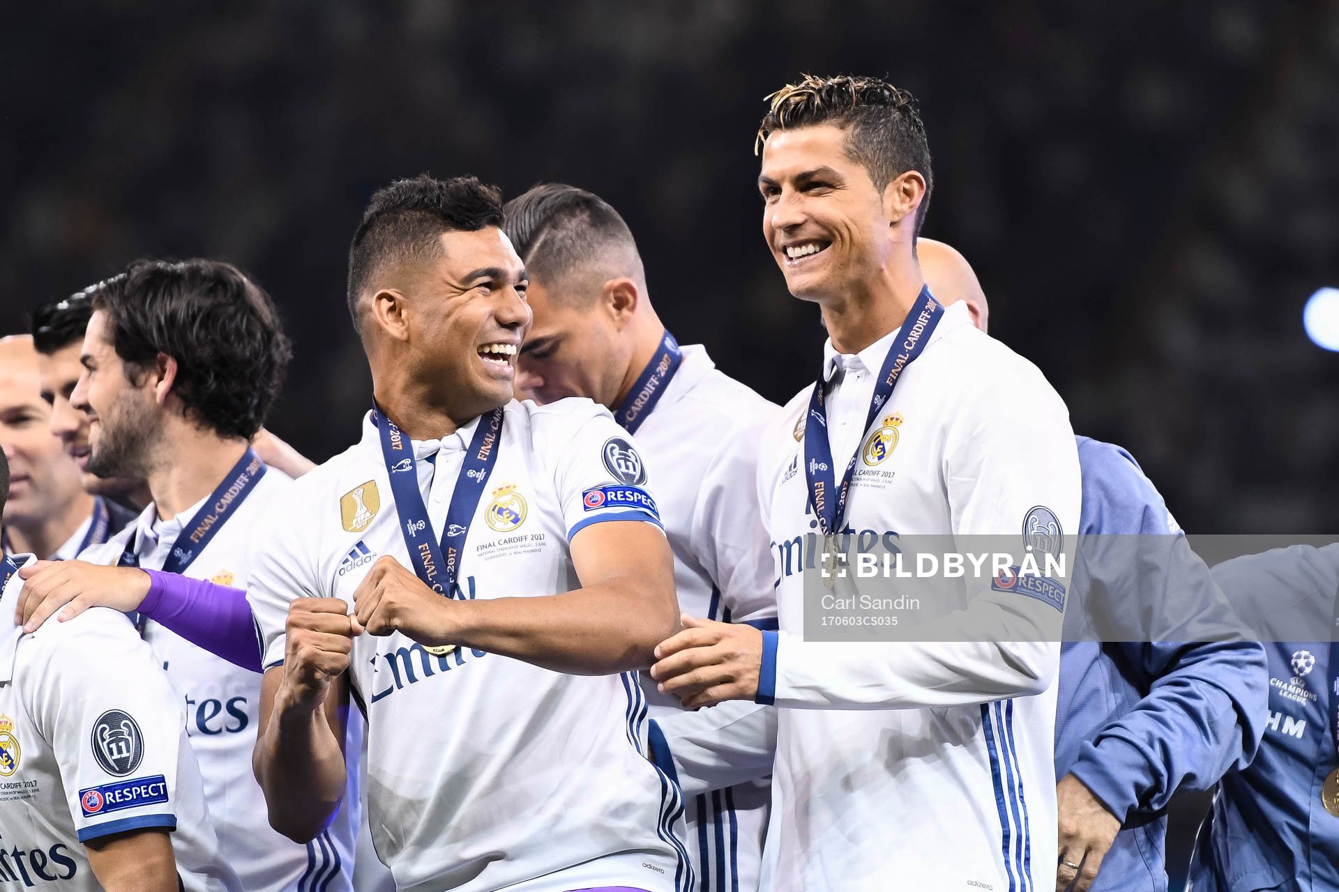 Real Madrids Casemiro och Cristiano Ronaldo jublar efter finalen i Champions League mellan Juventus och Real Madrid den 3 juni 2017 i Cardiff.