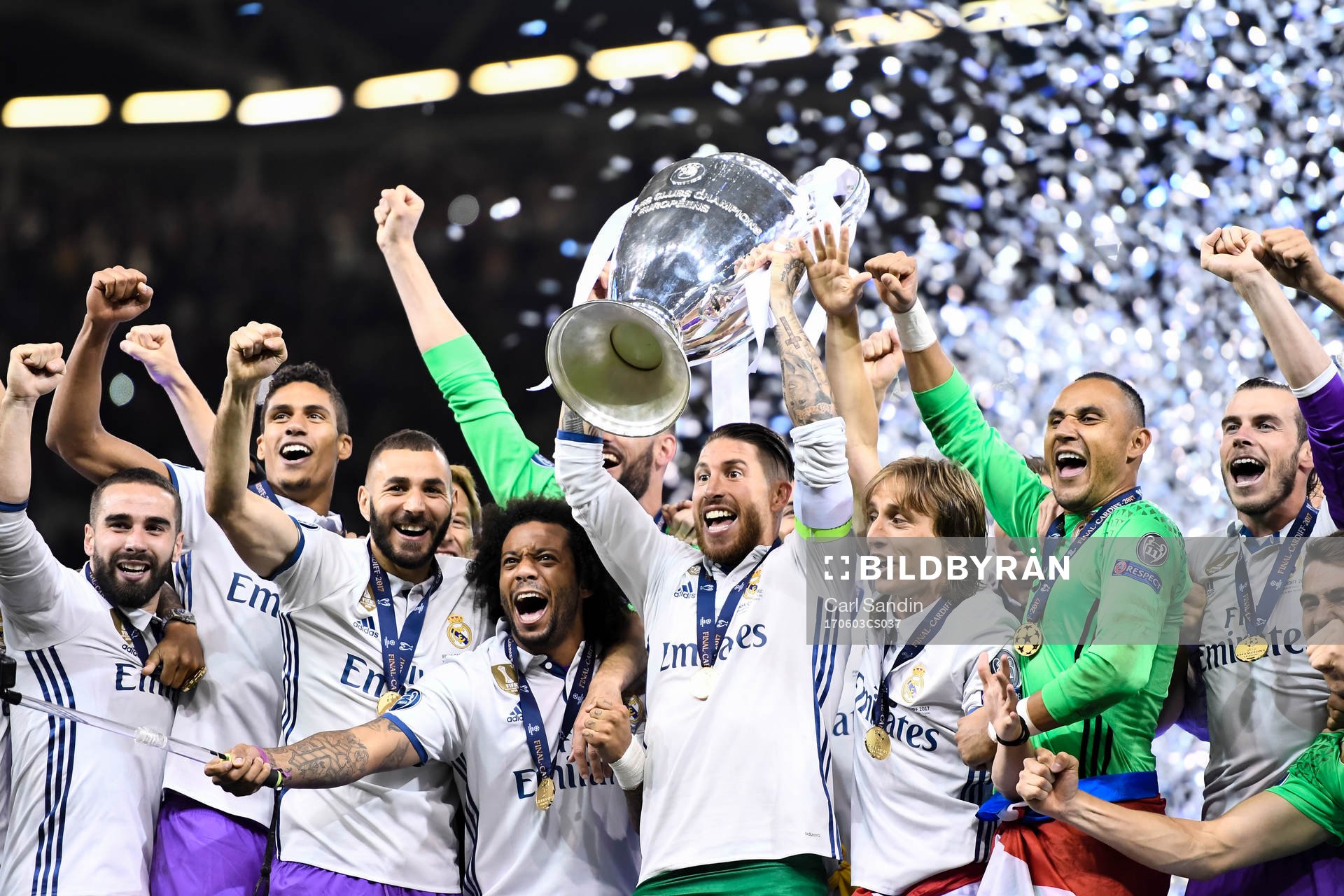 Real Madrids Sergio Ramos  jublar med pokalen