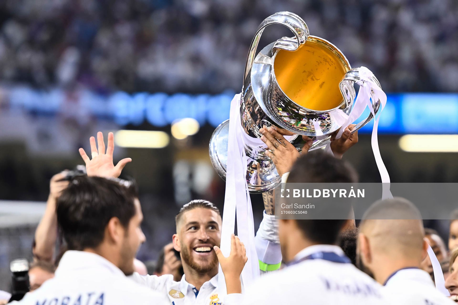 Real Madrids Sergio Ramos  jublar med pokalen