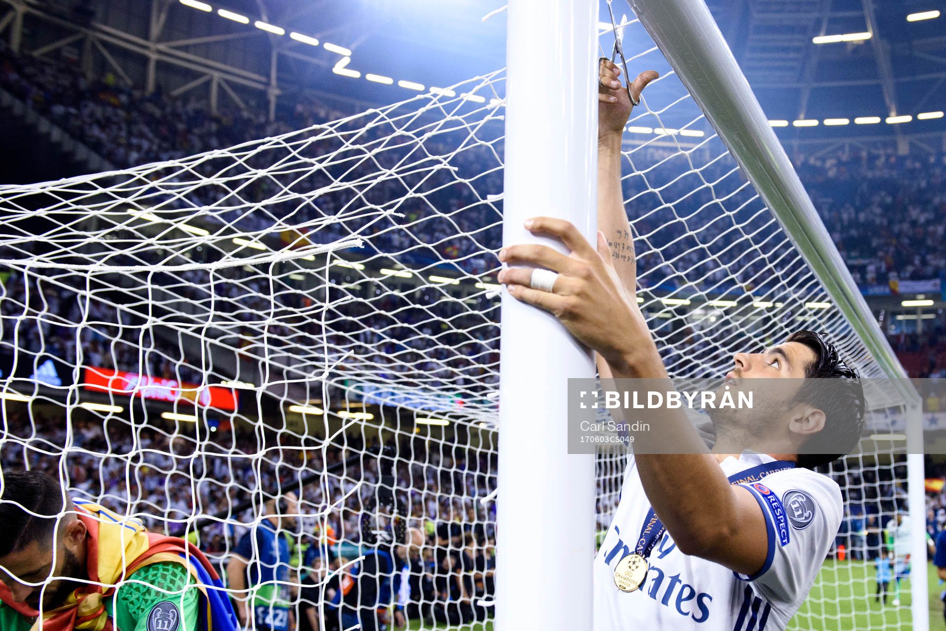 Real Madrids Alvaro Morata klipper loss bitar av målet