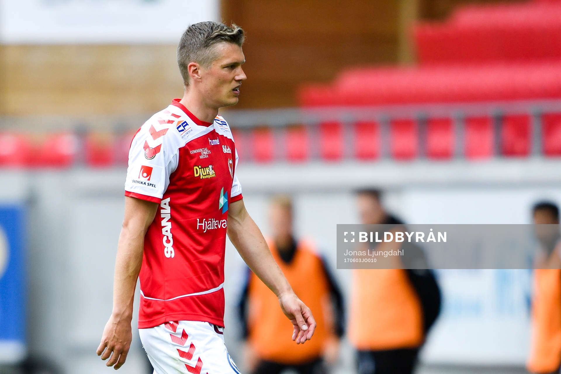 Kalmars Viktor Elm lämnar planen