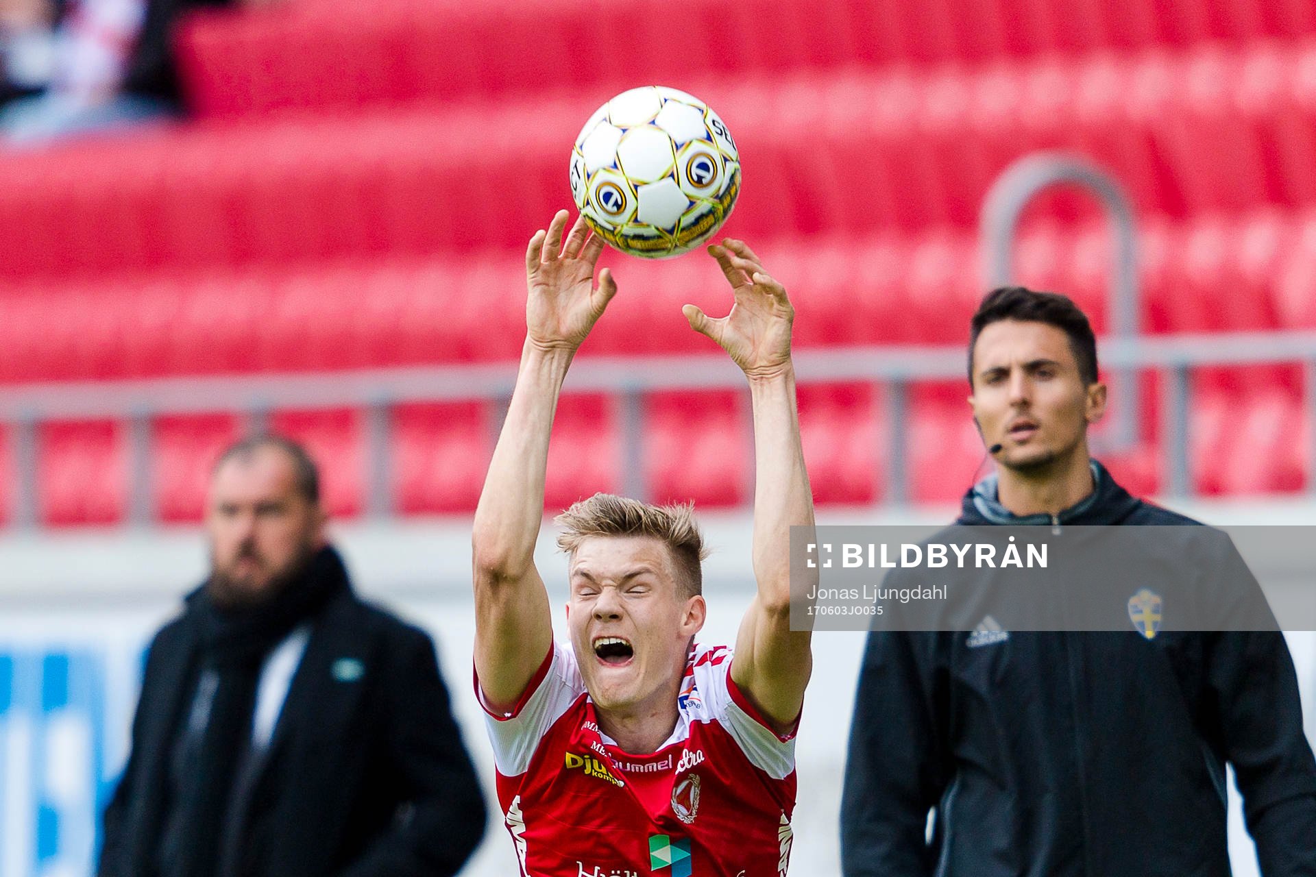 Kalmars Svante Ingelsson gör ett inkasst