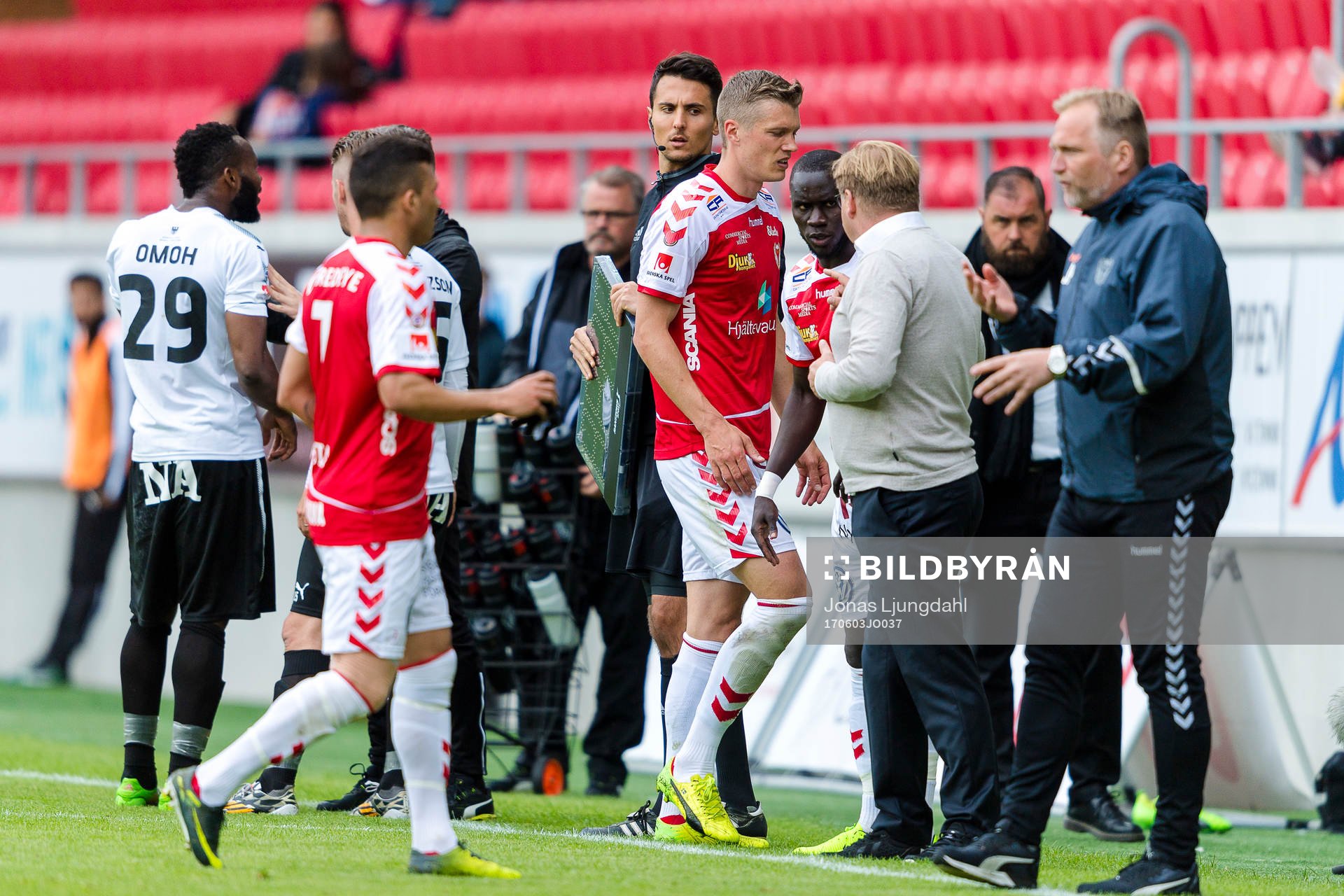 Kalmars Viktor Elm byts ut