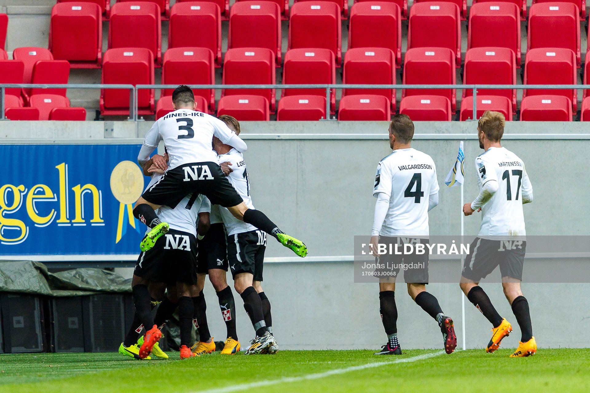 Örebros spelare jublar