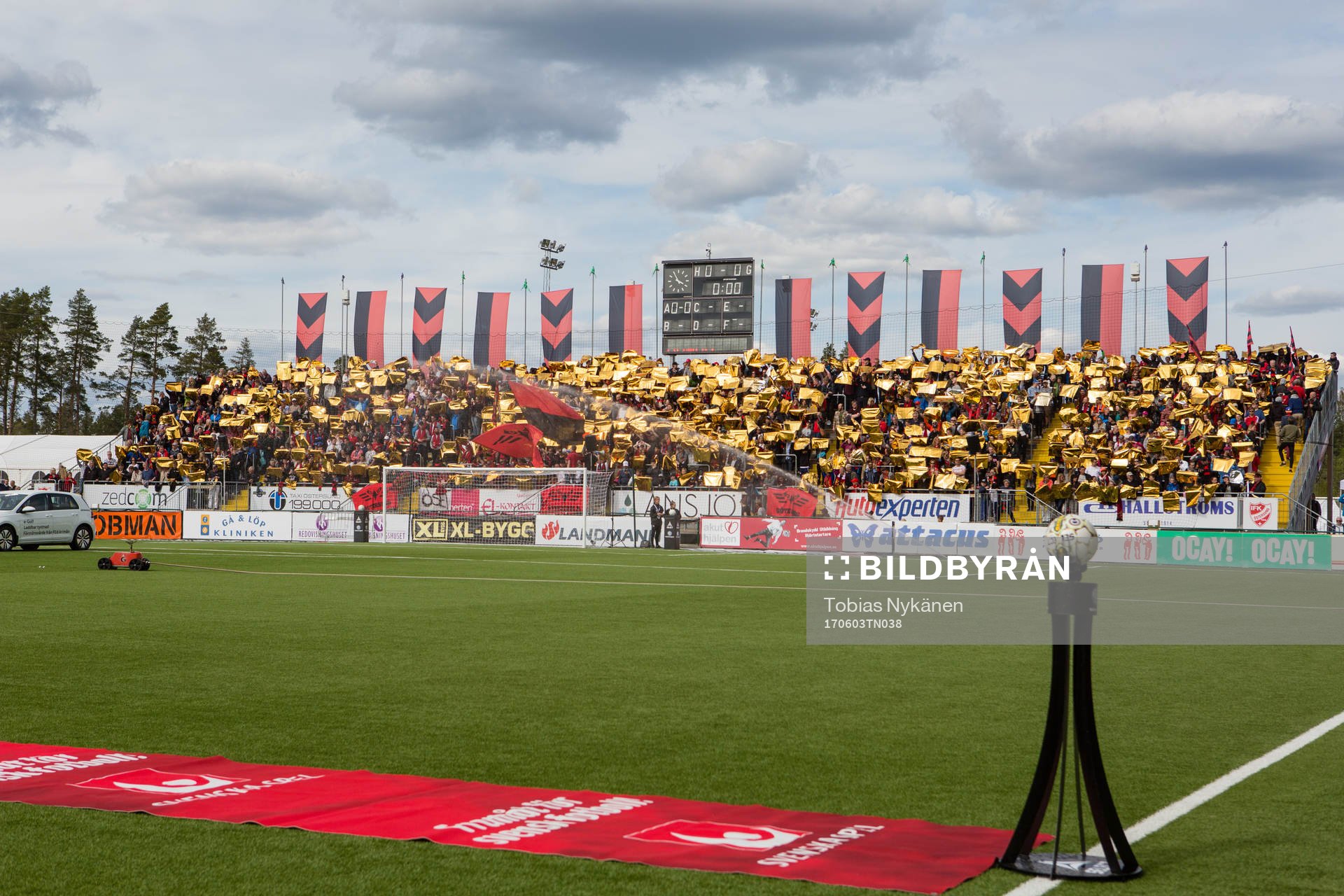 tifo innan fotbollsmatchen i Allsvenskan mellan Östersund