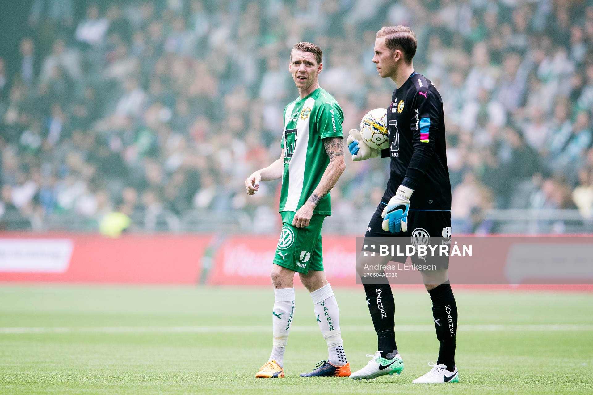Hammarbys Birkir Már Saevarsson och målvakt Ögmundur