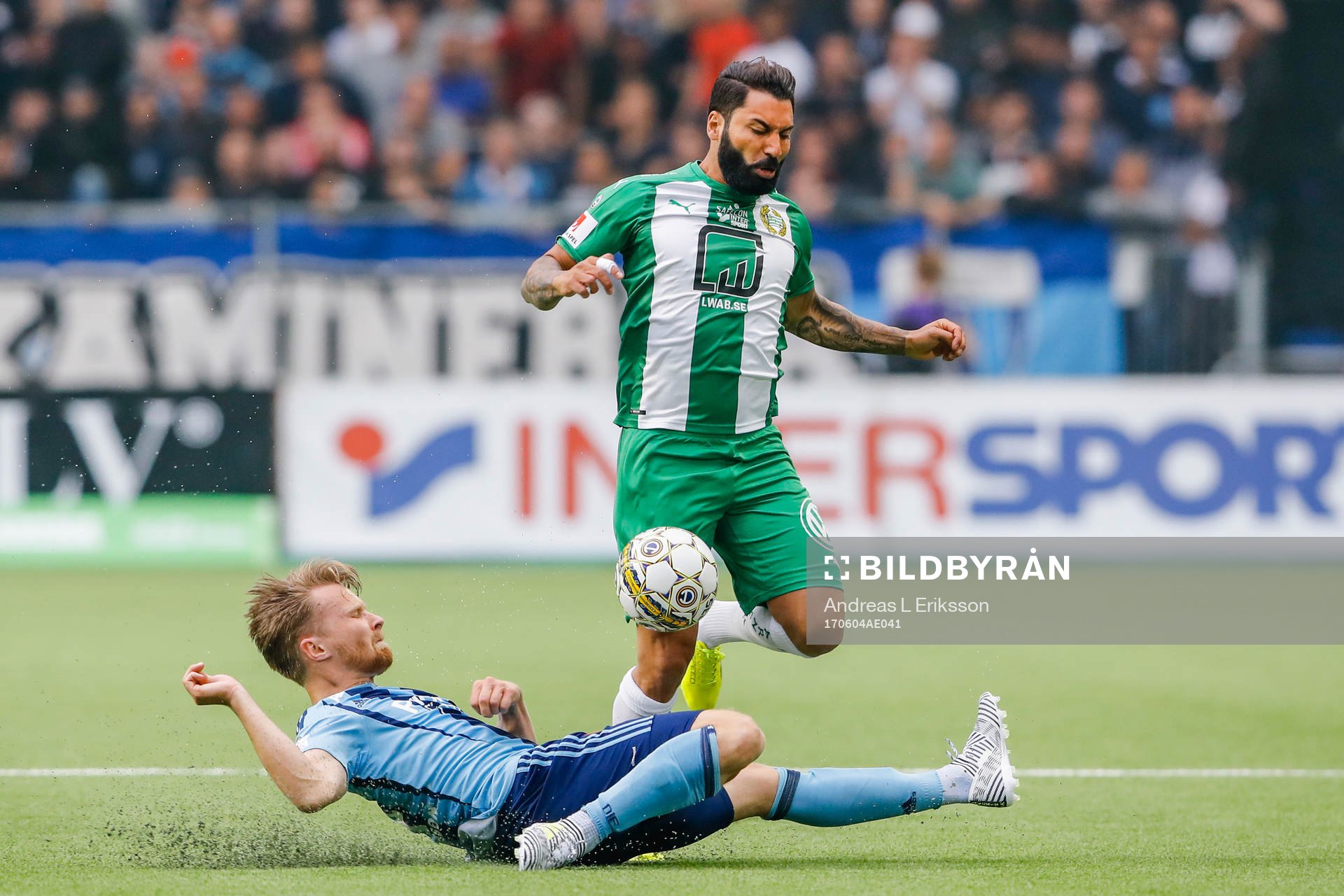 Djurgårdens Jacob Une Larsson och Hammarbys Stefan Batan