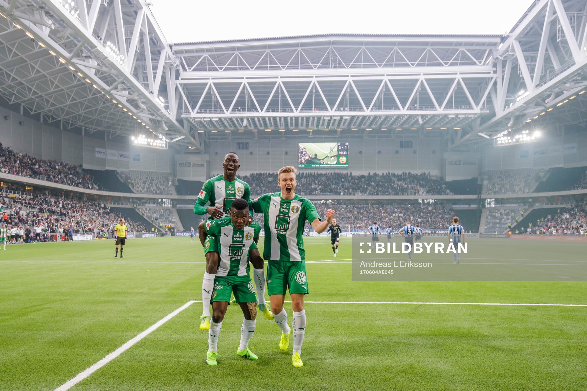 Hammarbys Pa Amat Dibba , Joseph Aidoo och Marcus Degerlund jublar efter 3-1 under fotbollsmatchen i Allsvenskan mellan Hammarby och Djurgården den 4 juni 2017 i Stockholm.