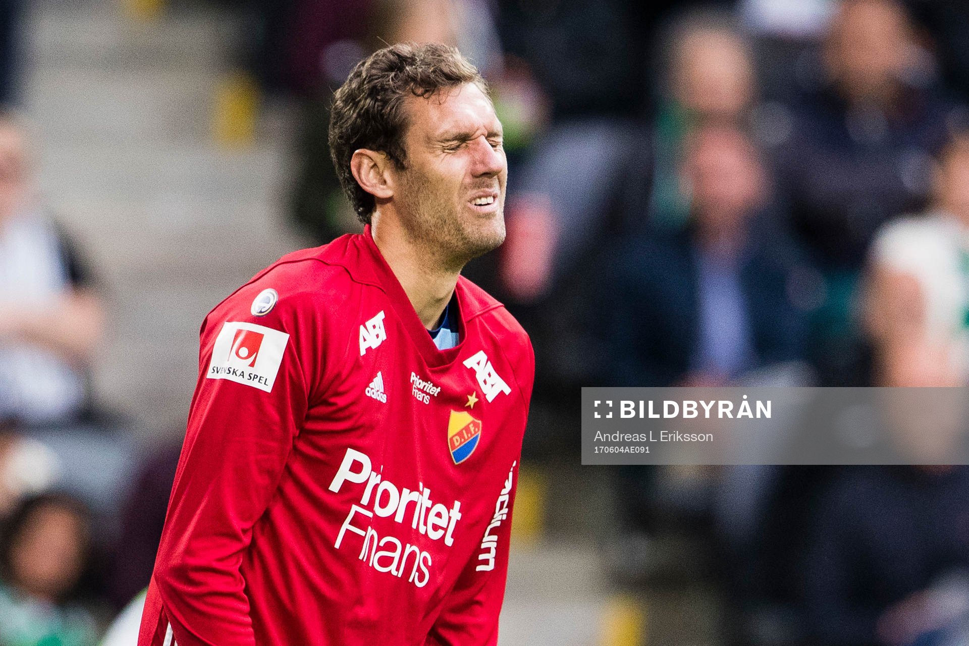 Djurgårdens målvakt Andreas Isaksson grinar illa