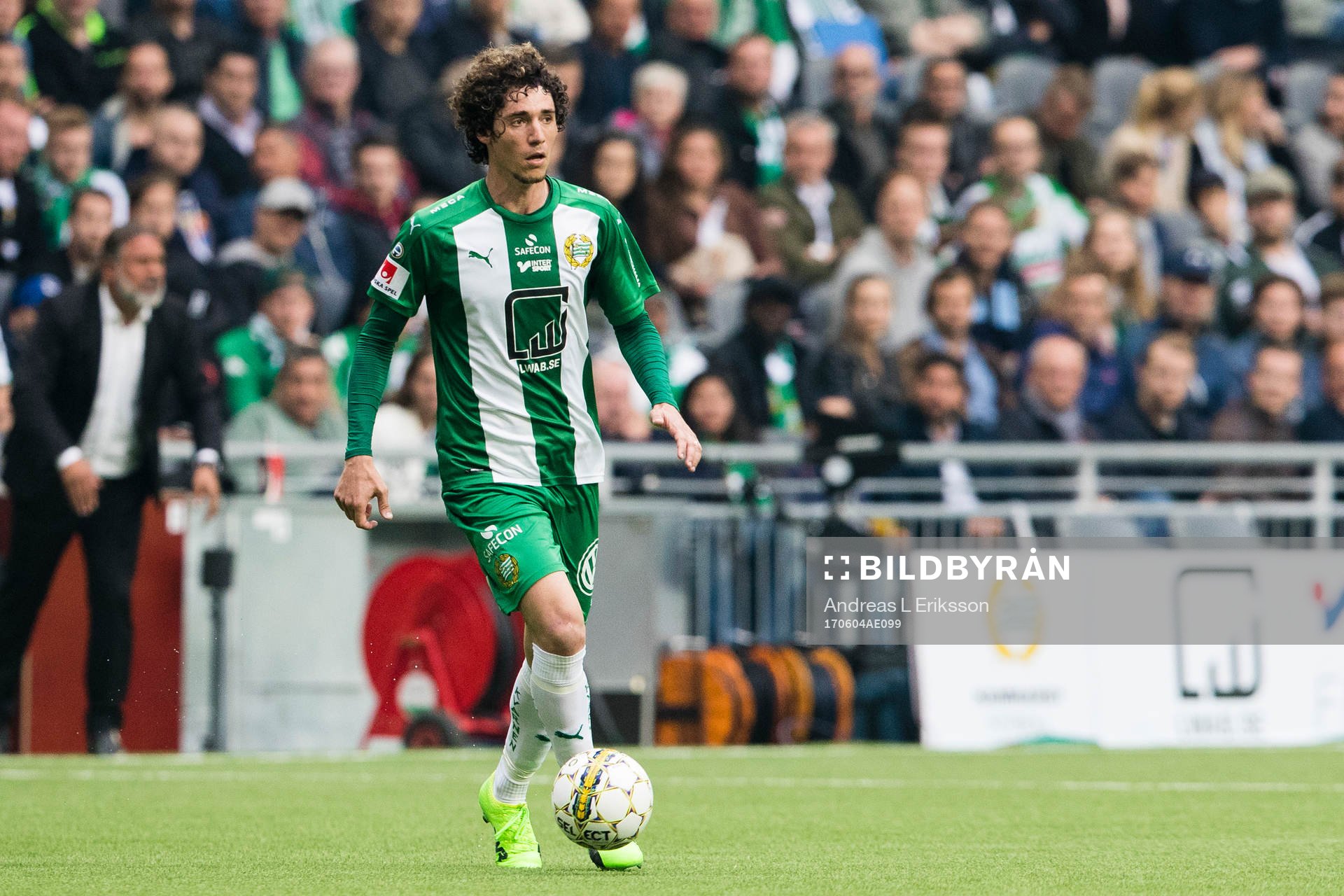 Hammarbys Romulo Cabral Pereira Pinto med bollen