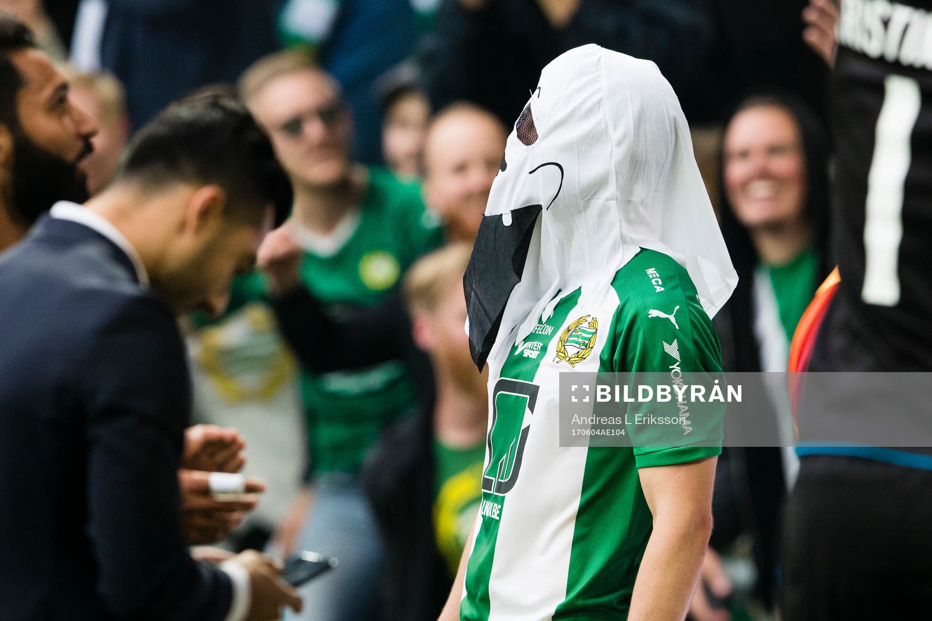 Hammarbys Mats Solheim med en spökmask