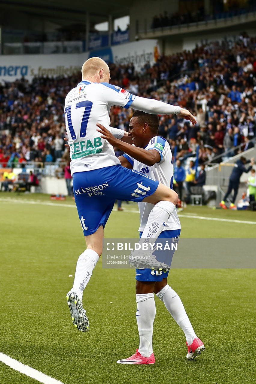Norrköpings Kalle Holmberg och Niclas Eliasson jublar