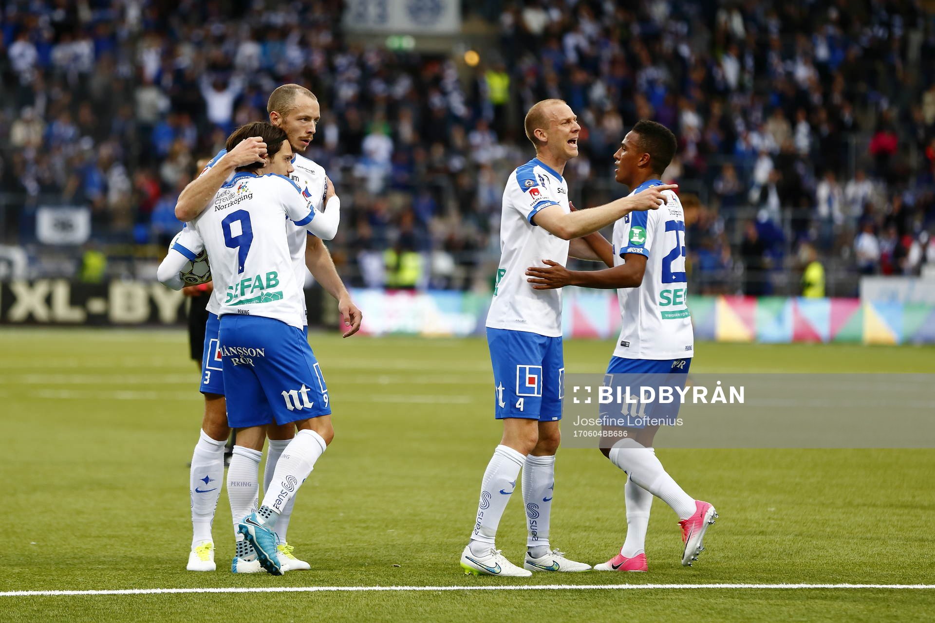 Norrköpings Jón Gudni Fjóluson kramar om David Moberg