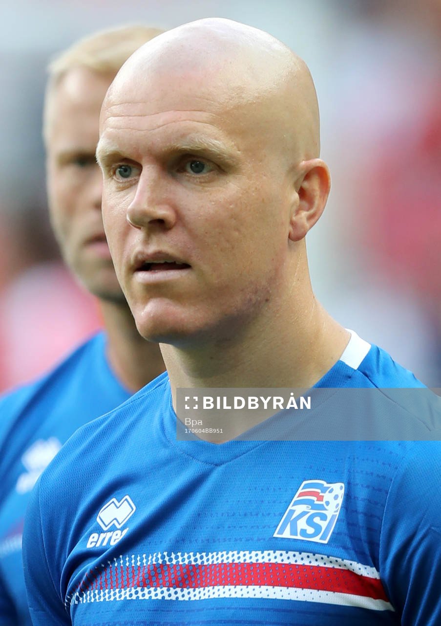 Emil Hallfredsson, Island