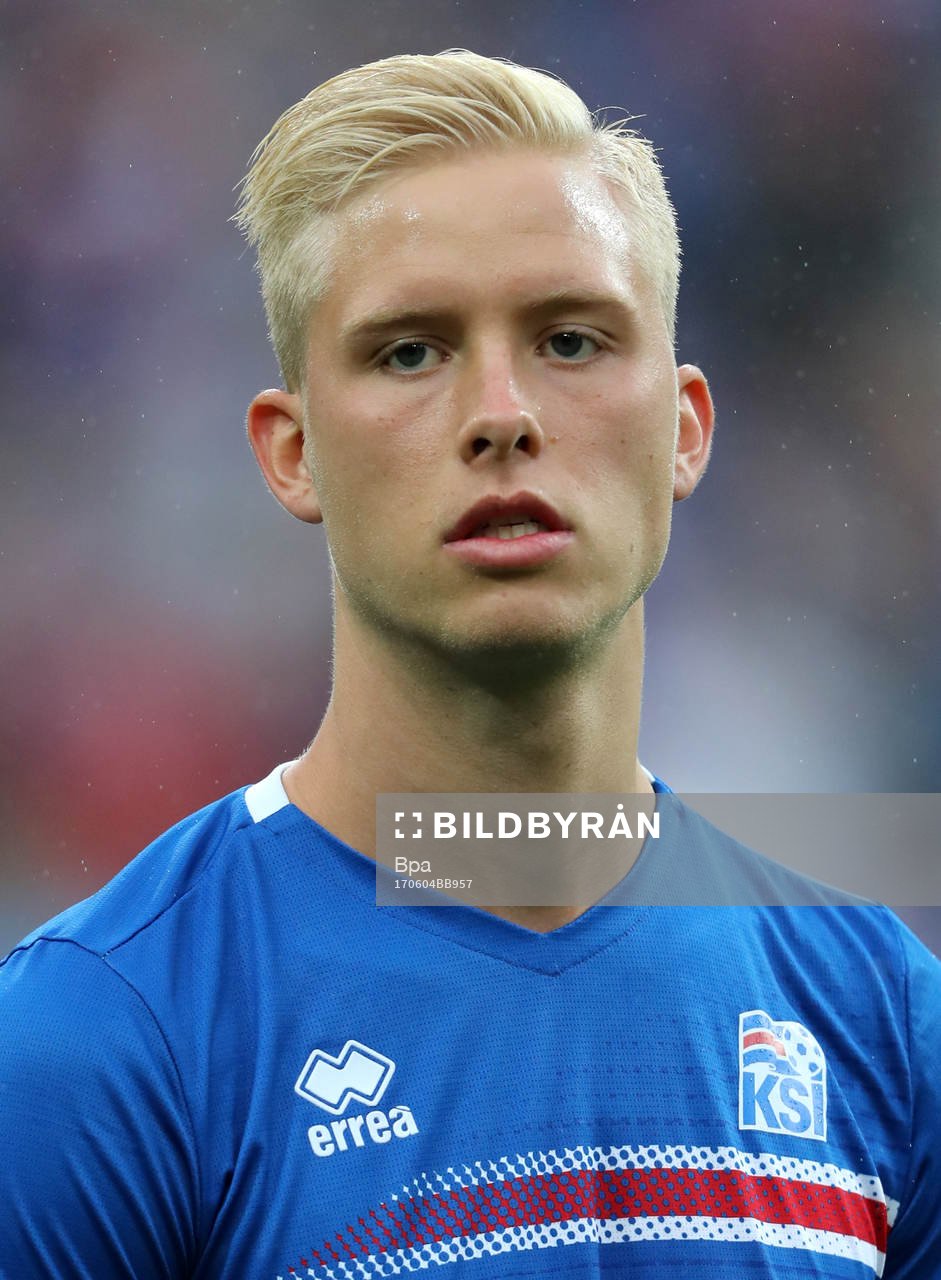 Hordur Bjorgvin Magnusson, Island