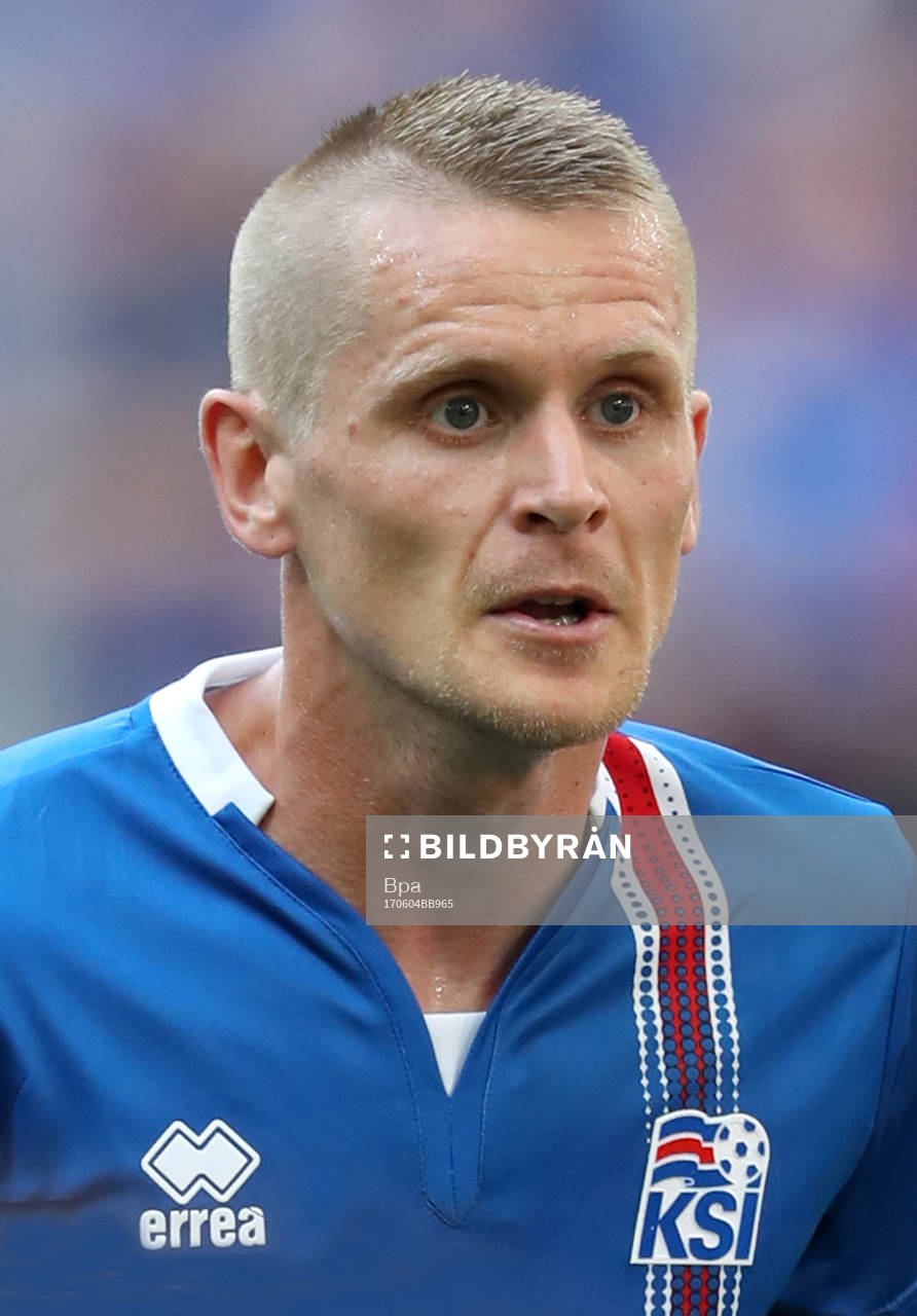 Ari Freyr Skulason, Island