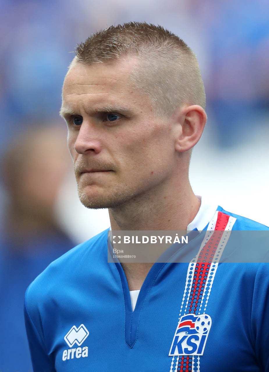 Ari Freyr Skulason, Island