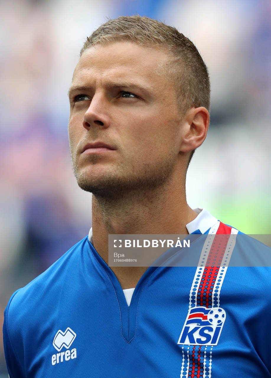 Ragnar Sigurdsson, Island