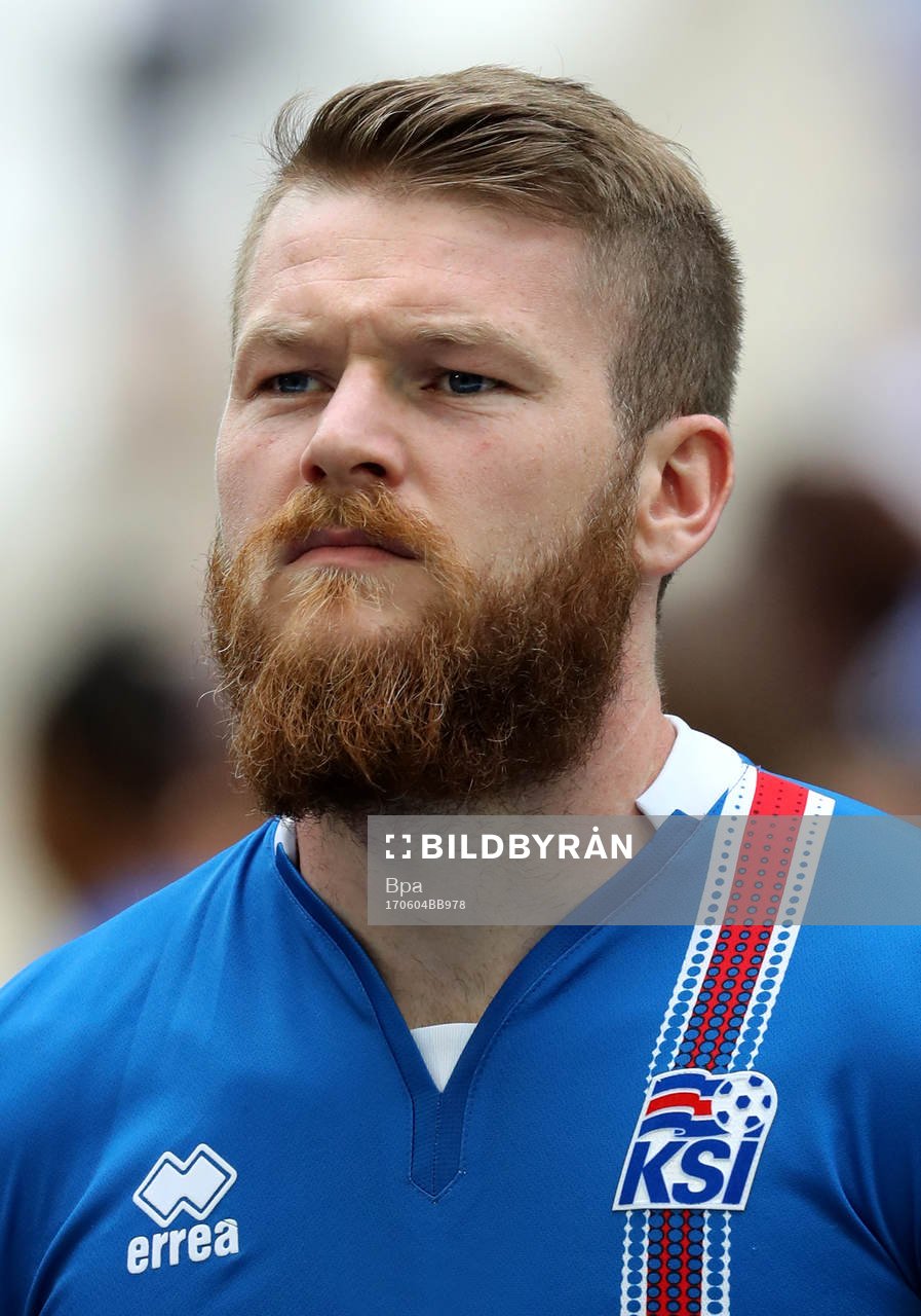 Aron Gunnarsson, Island