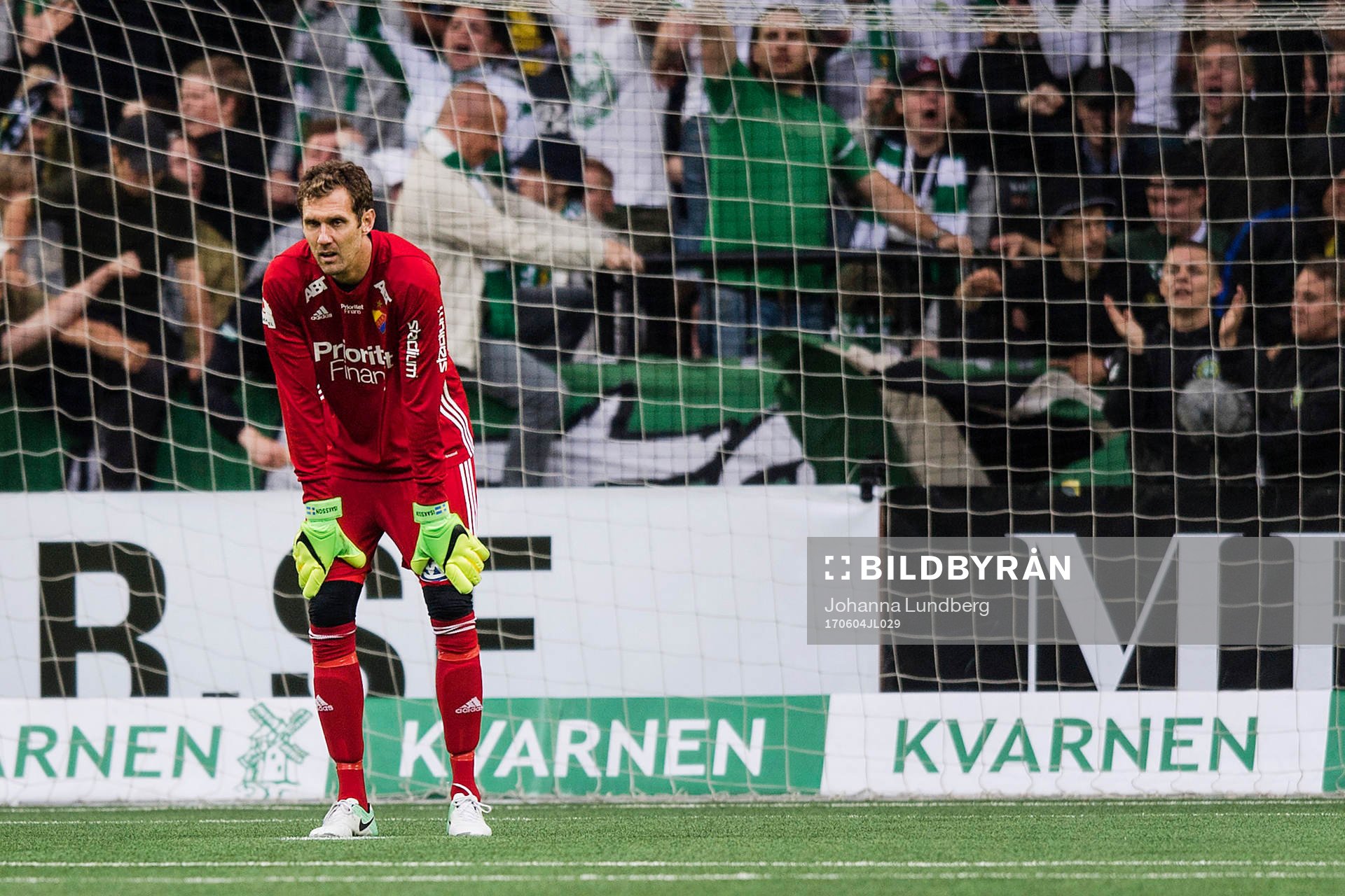 Djurgårdens målvakt Andreas Isaksson deppar