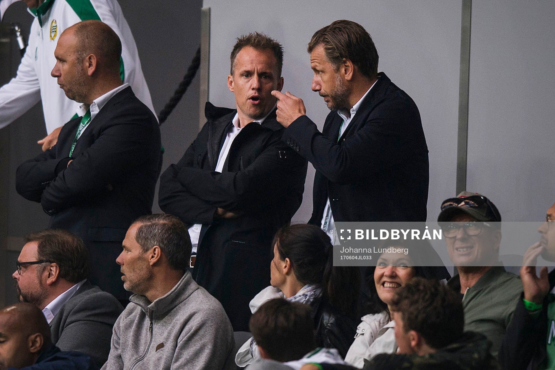 Hammarbys tränare Jakob Michelsen på läktaren med