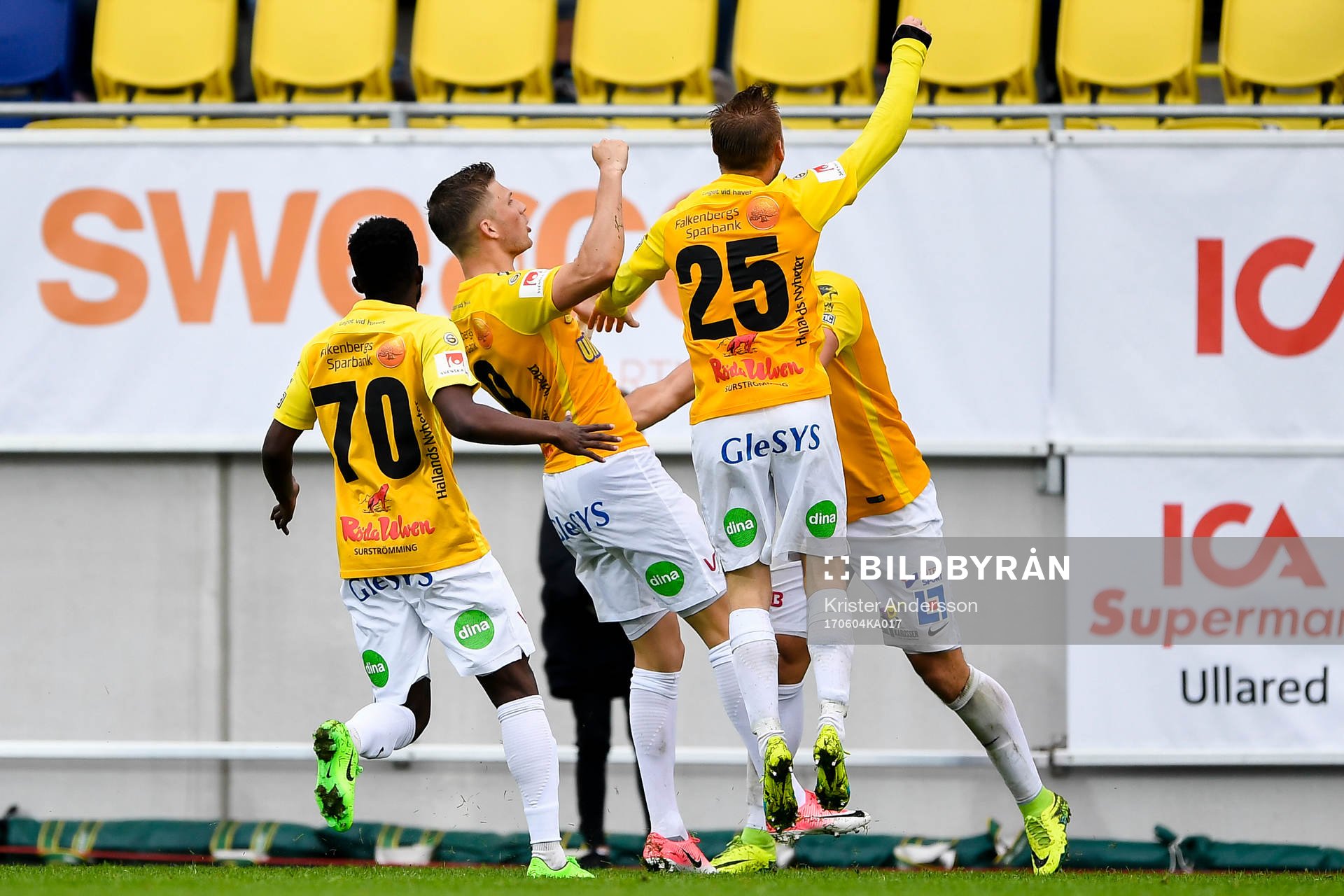Falkenbergs spelare jublar