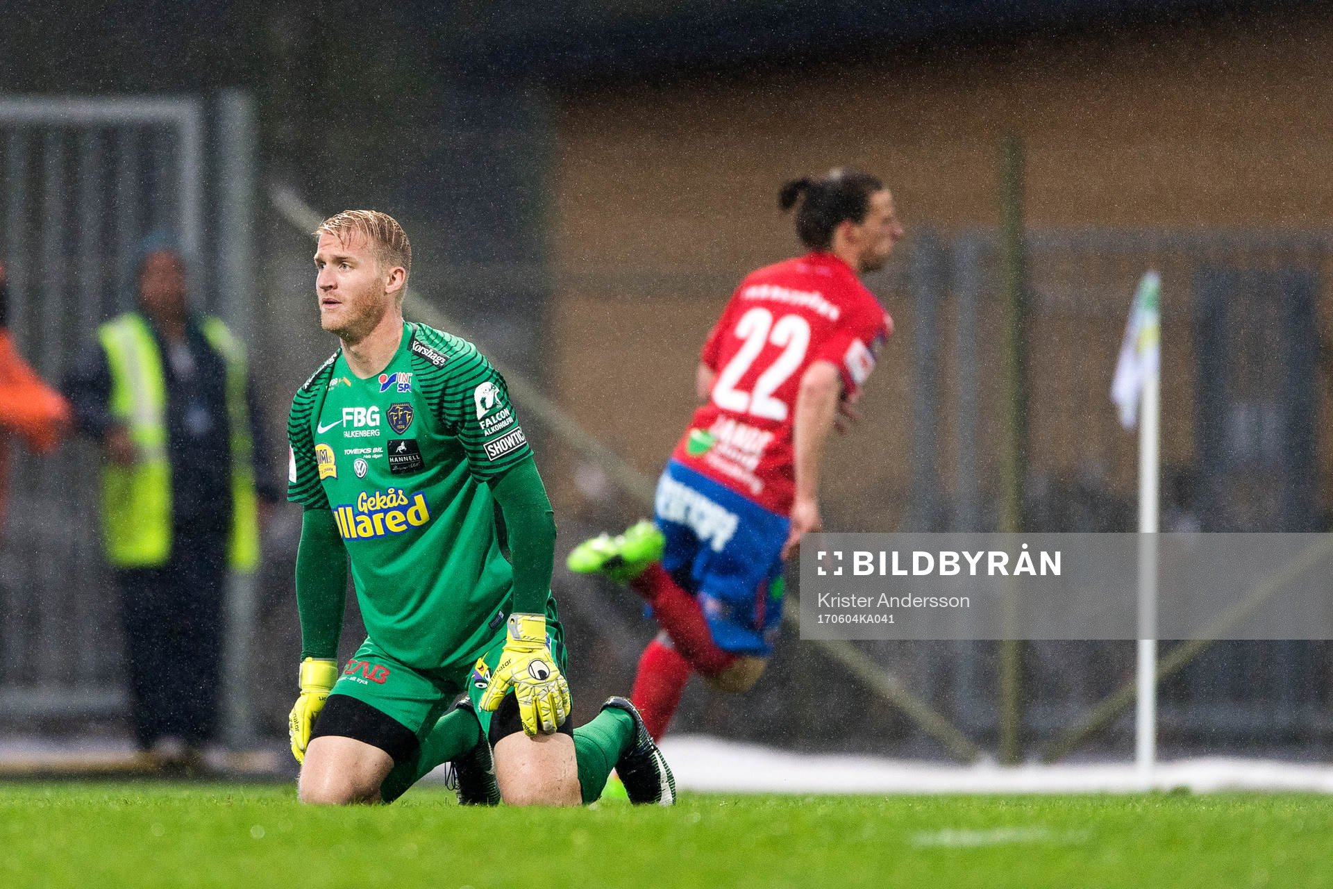 Helsingborgs Jesper Lange jublar i bakgrunden