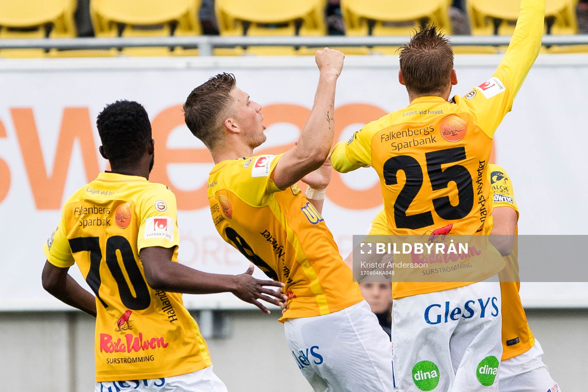 Falkenbergs spelare jublar