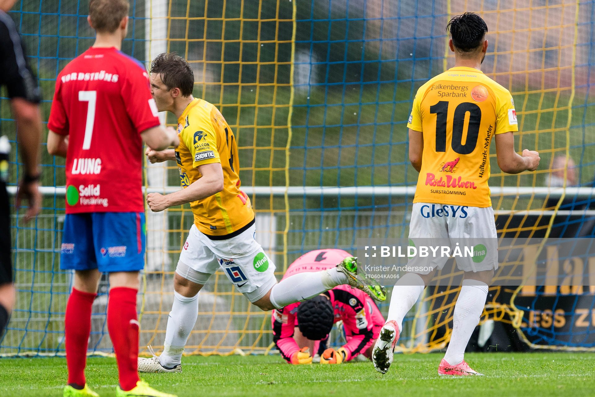 Helsingborgs målvakt Matt Pyzdrowski deppar