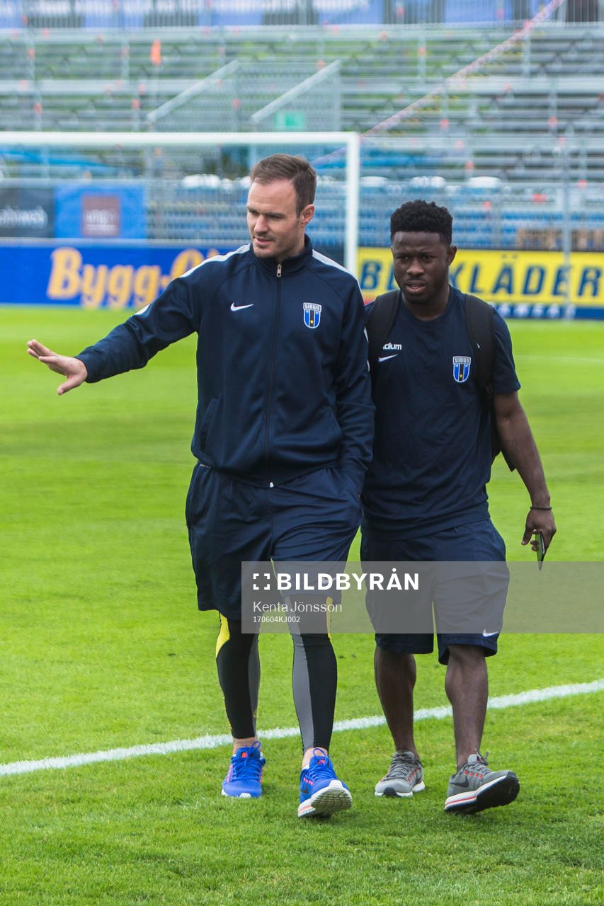 Sirius Niklas Busch Thor (v) och Kingsley Kofi Sarfo (h)