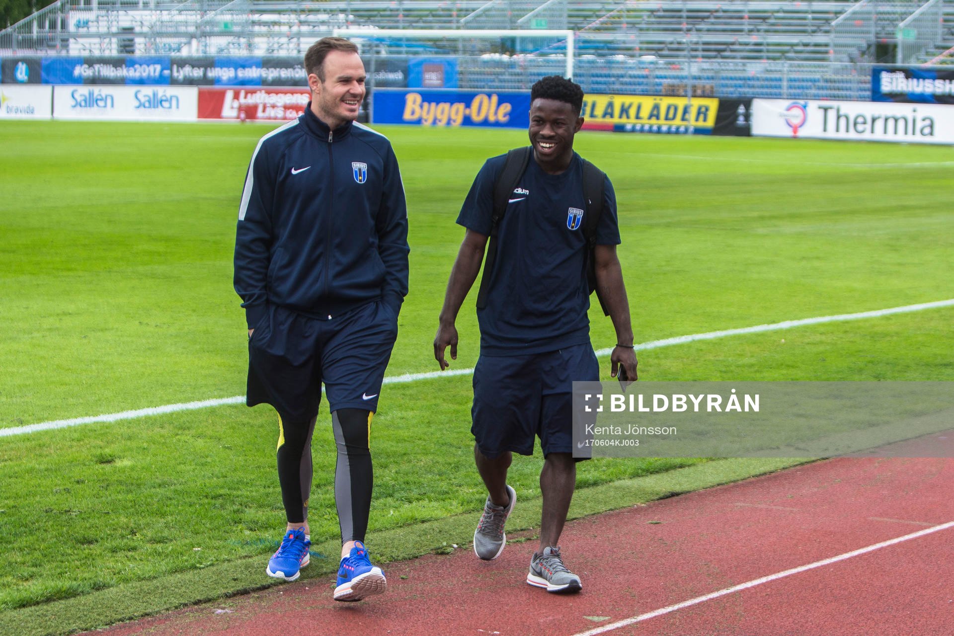 Sirius Niklas Busch Thor (v) och Kingsley Kofi Sarfo (h)