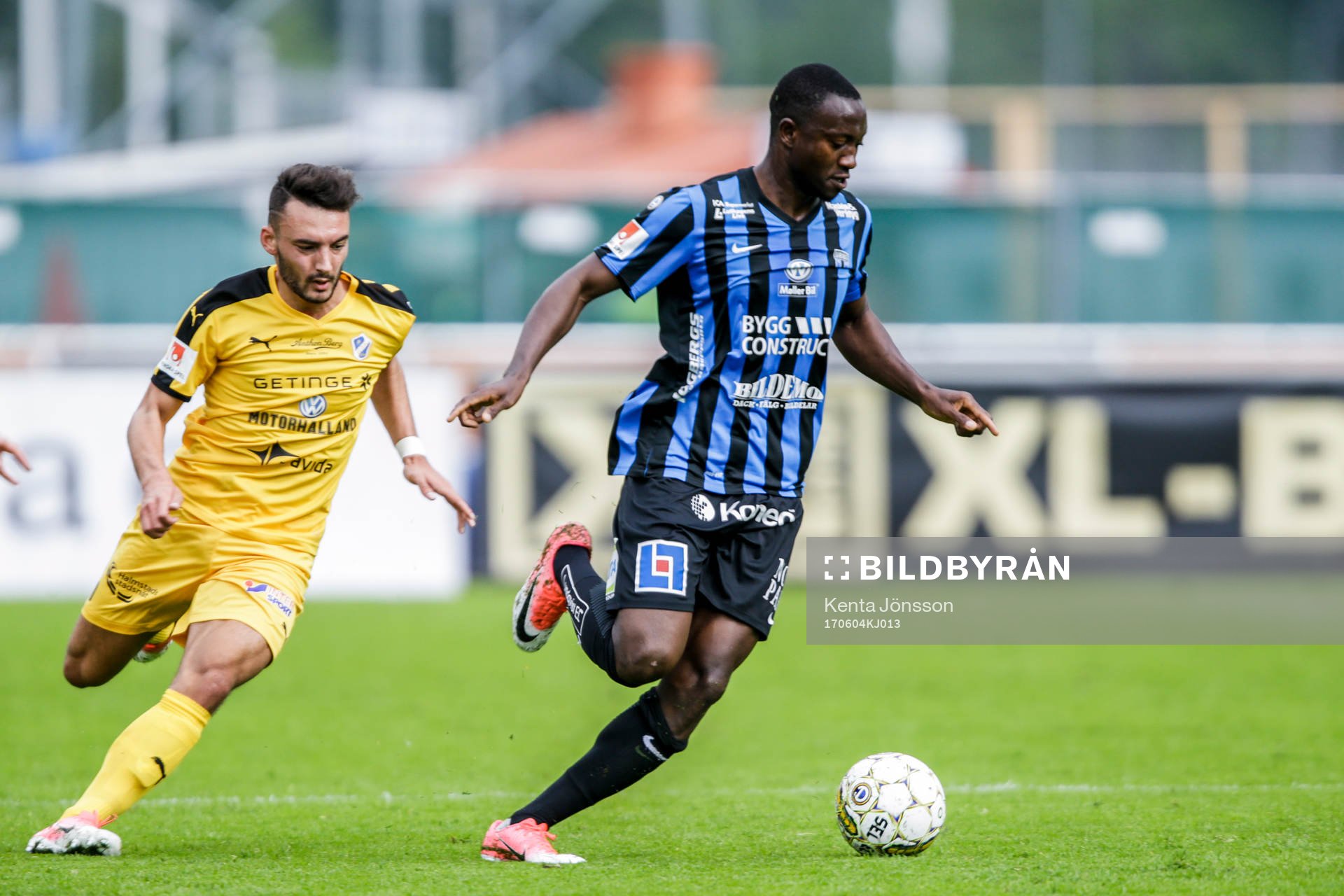 Sirius Moses Ogbu och Halmstads Sead Haksabanovic