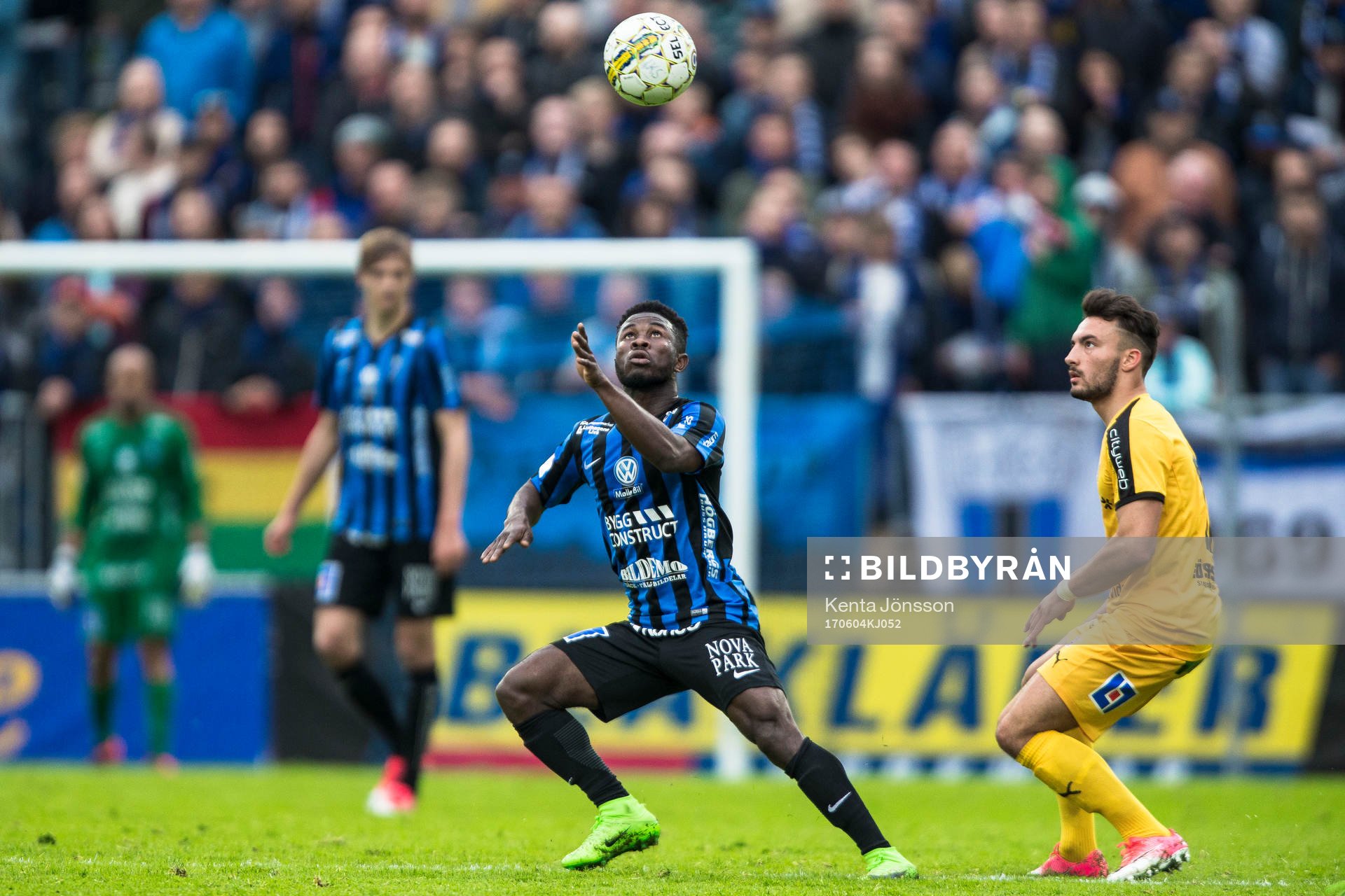 Sirius Kingsley Kofi Sarfo och Halmstads Sead Haksabanovic